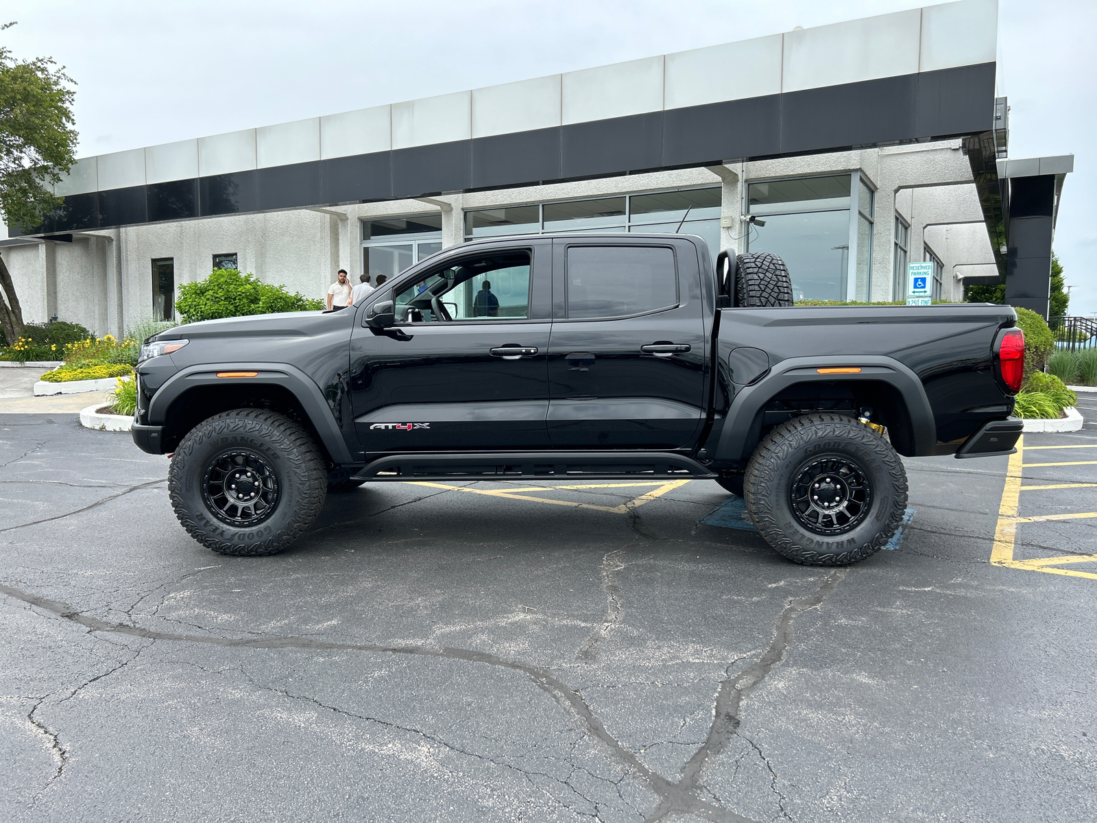 2024 GMC Canyon AT4X 8