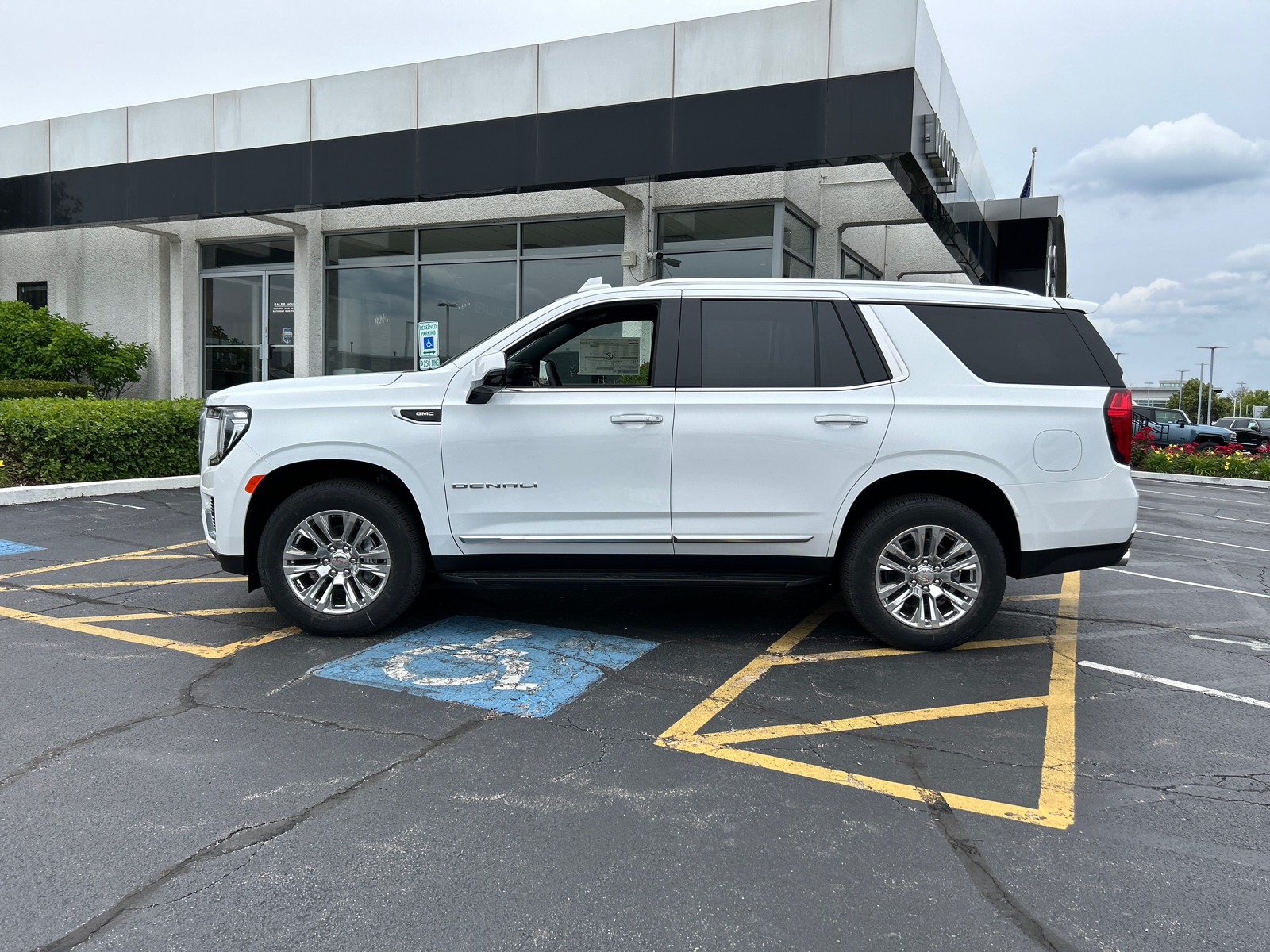 2024 GMC Yukon Denali 6