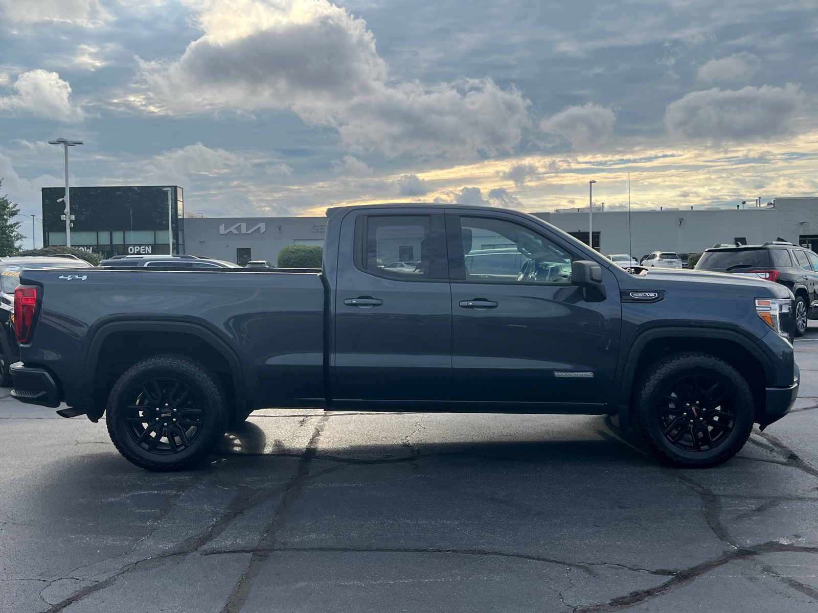 2022 GMC Sierra 1500 Limited Elevation 9