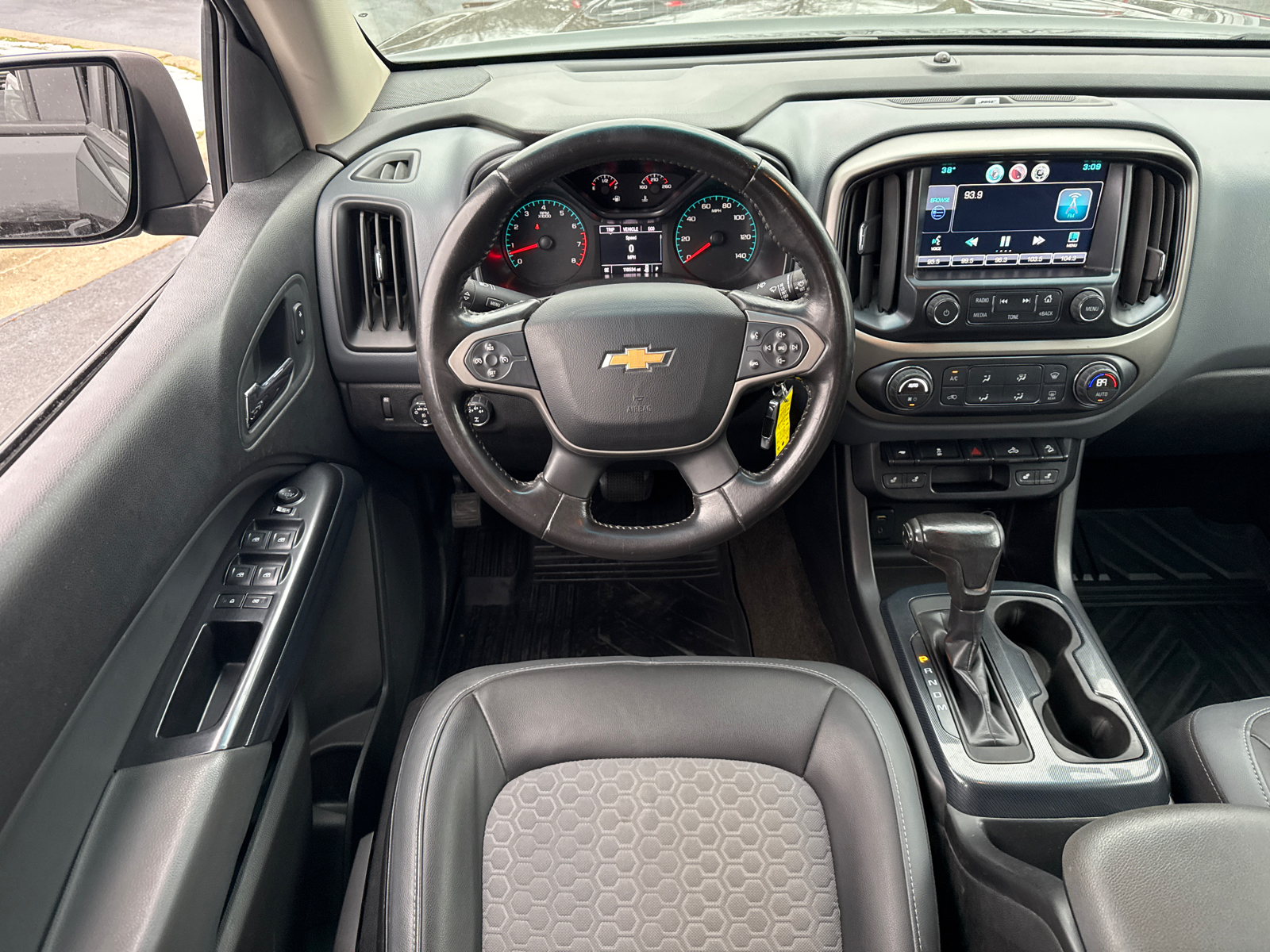 2015 Chevrolet Colorado Z71 27