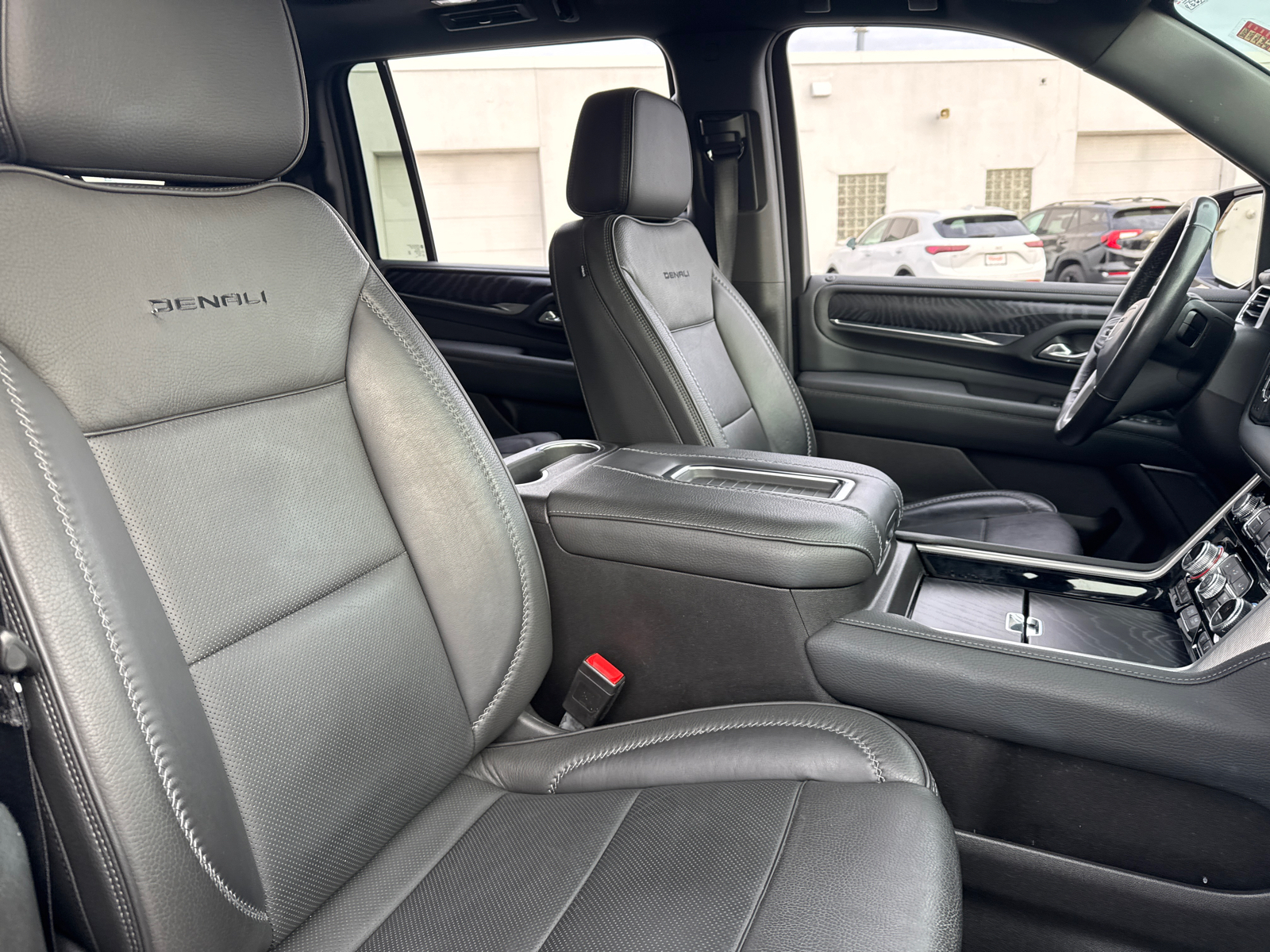 2021 GMC Yukon XL Denali 38