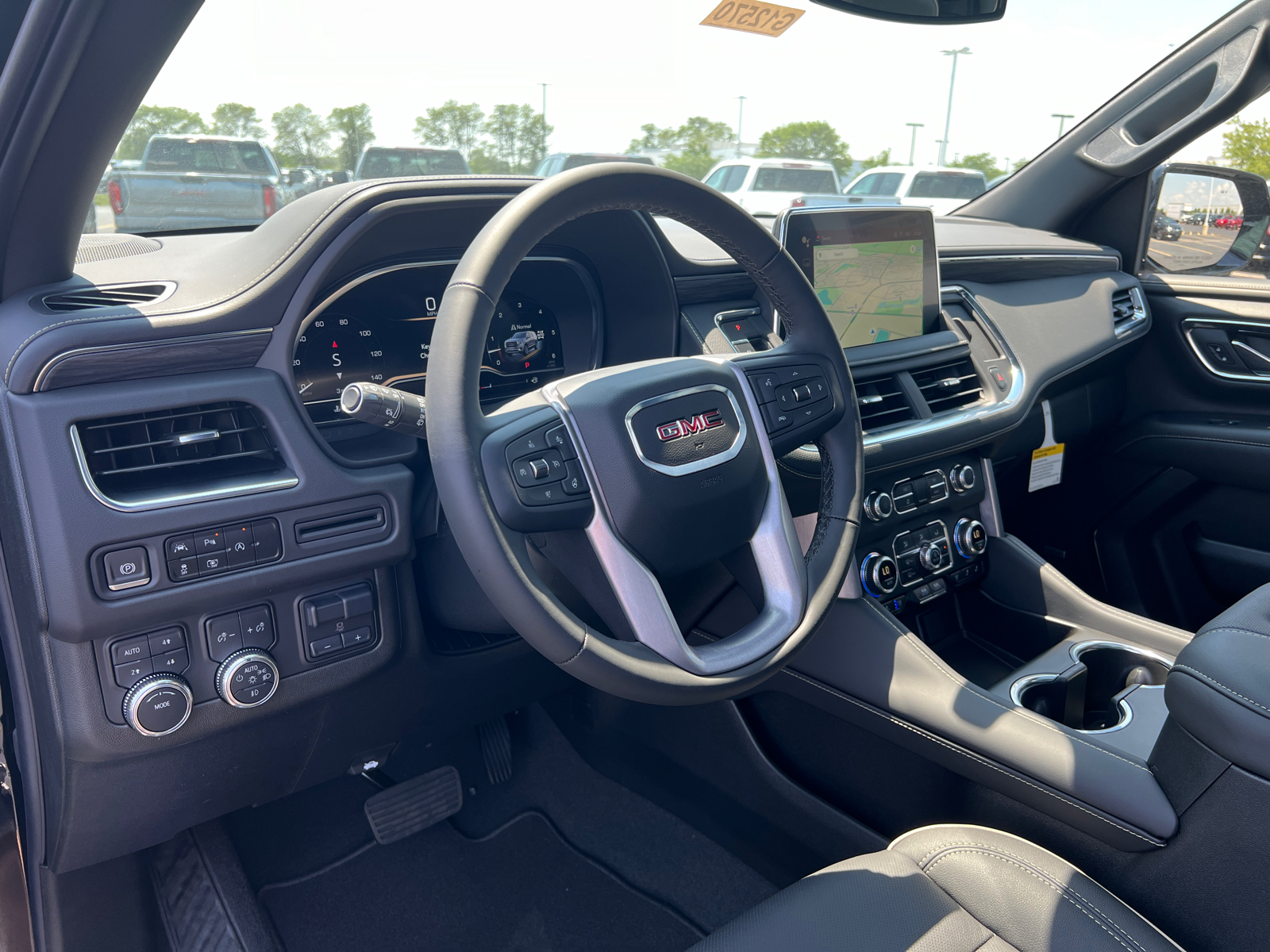 2024 GMC Yukon XL SLT 18