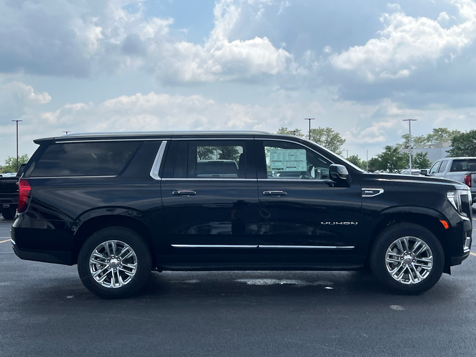 2024 GMC Yukon XL SLT 9