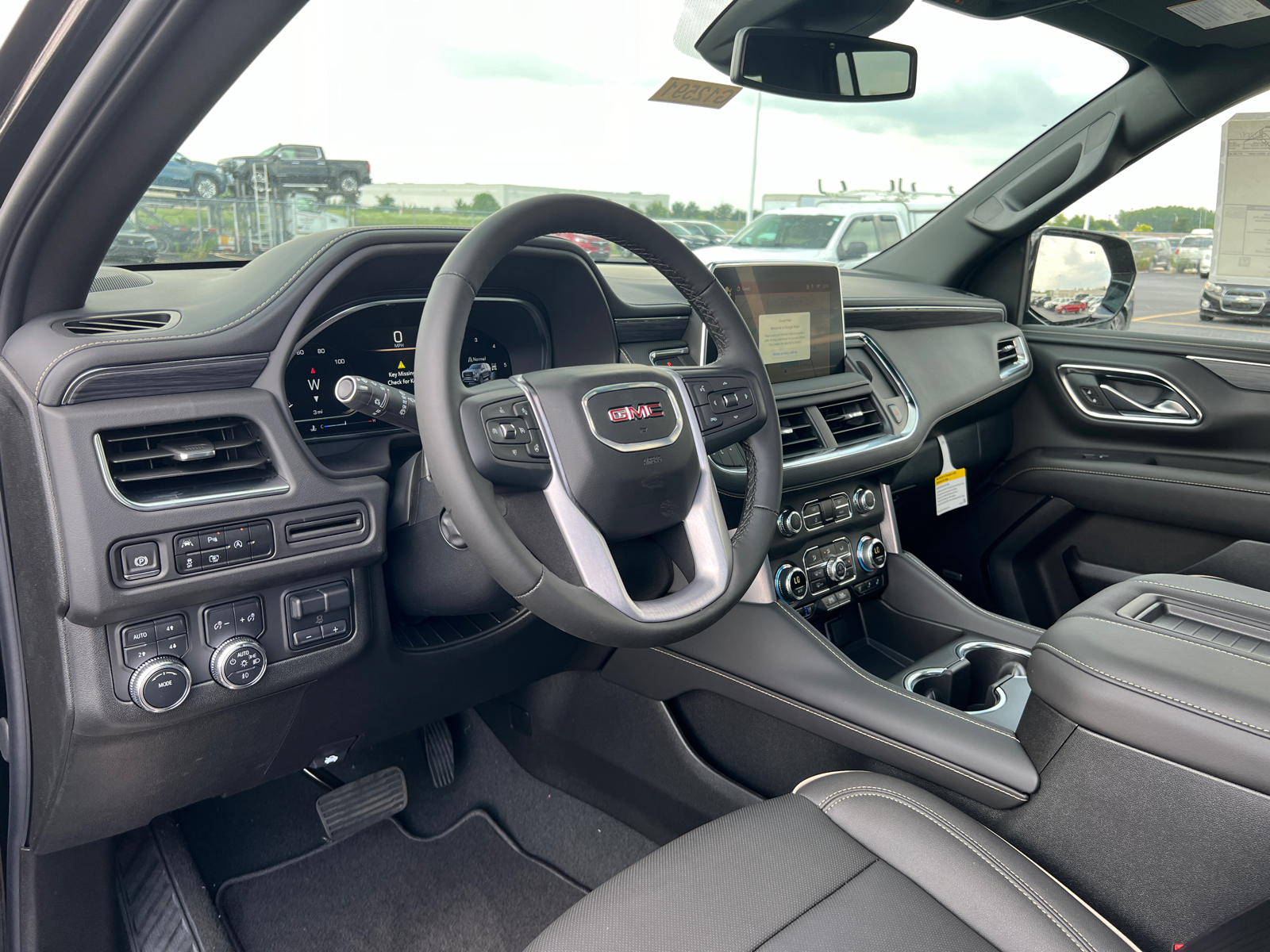 2024 GMC Yukon XL SLT 18