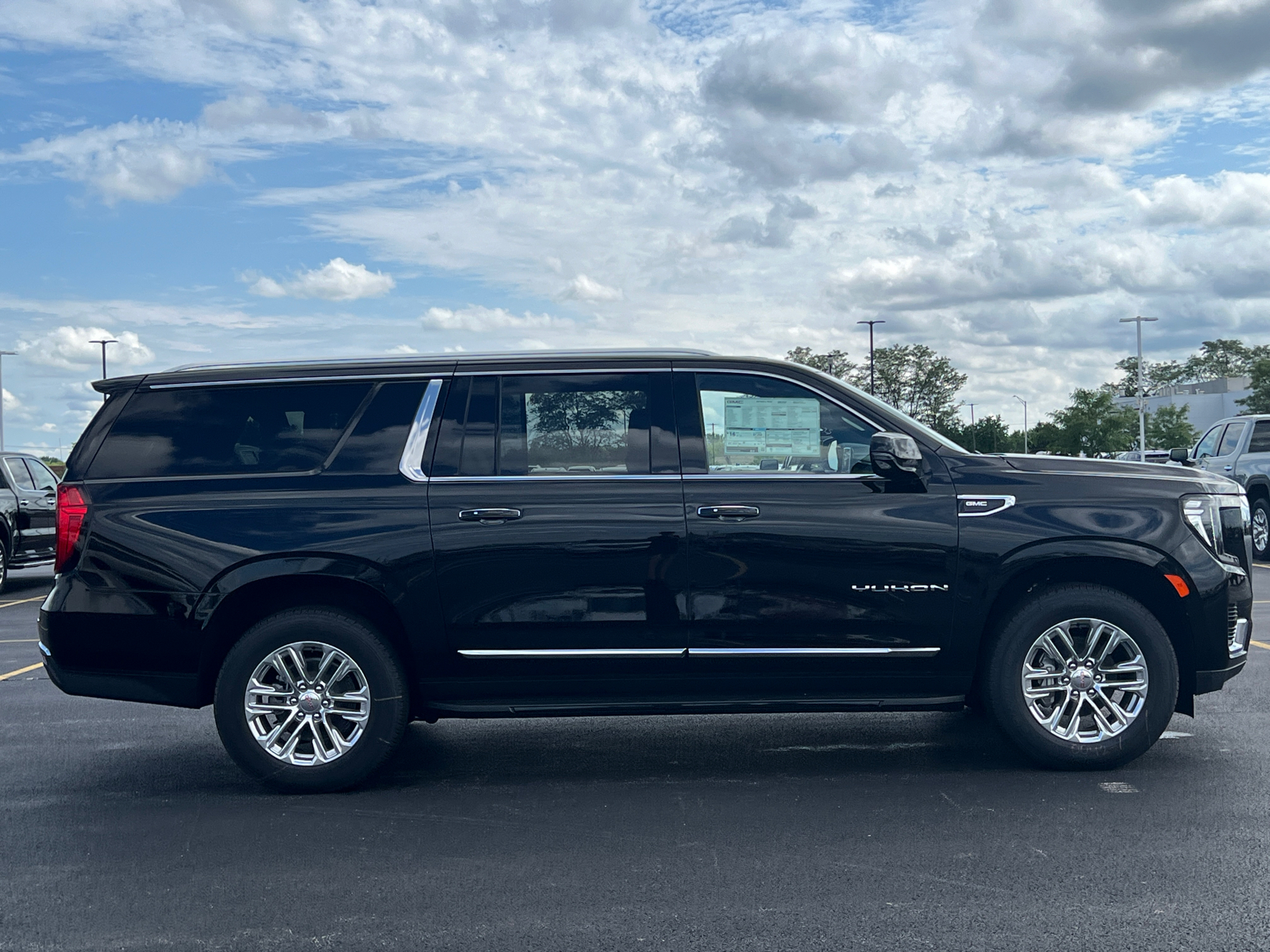 2024 GMC Yukon XL SLT 9