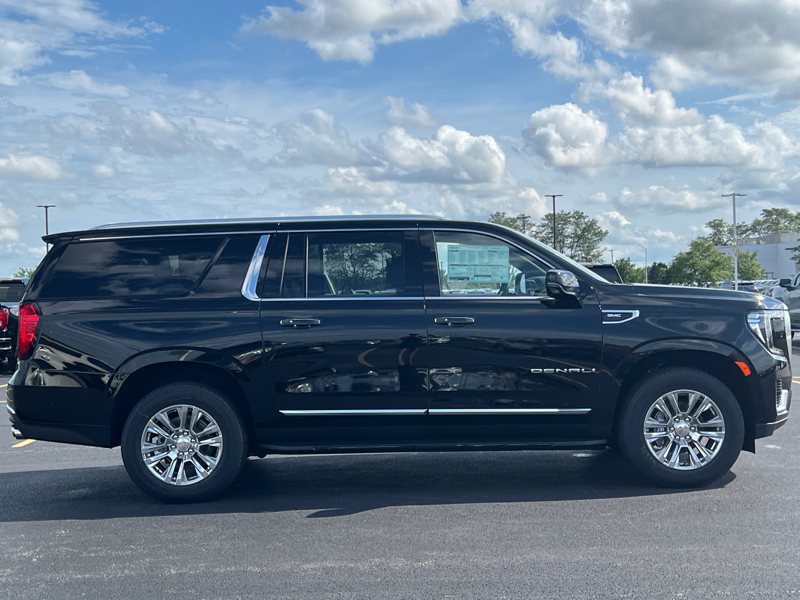 2024 GMC Yukon XL Denali 9