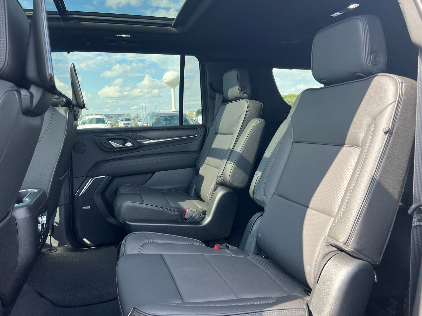 2024 GMC Yukon XL Denali 33