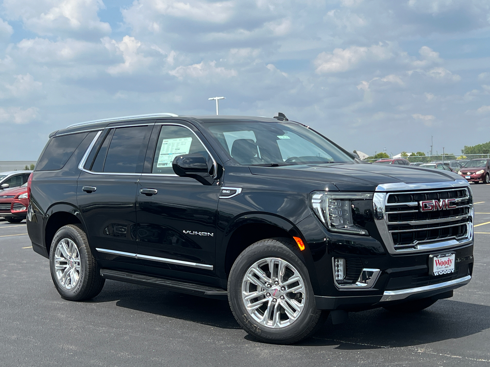 2024 GMC Yukon SLT 2