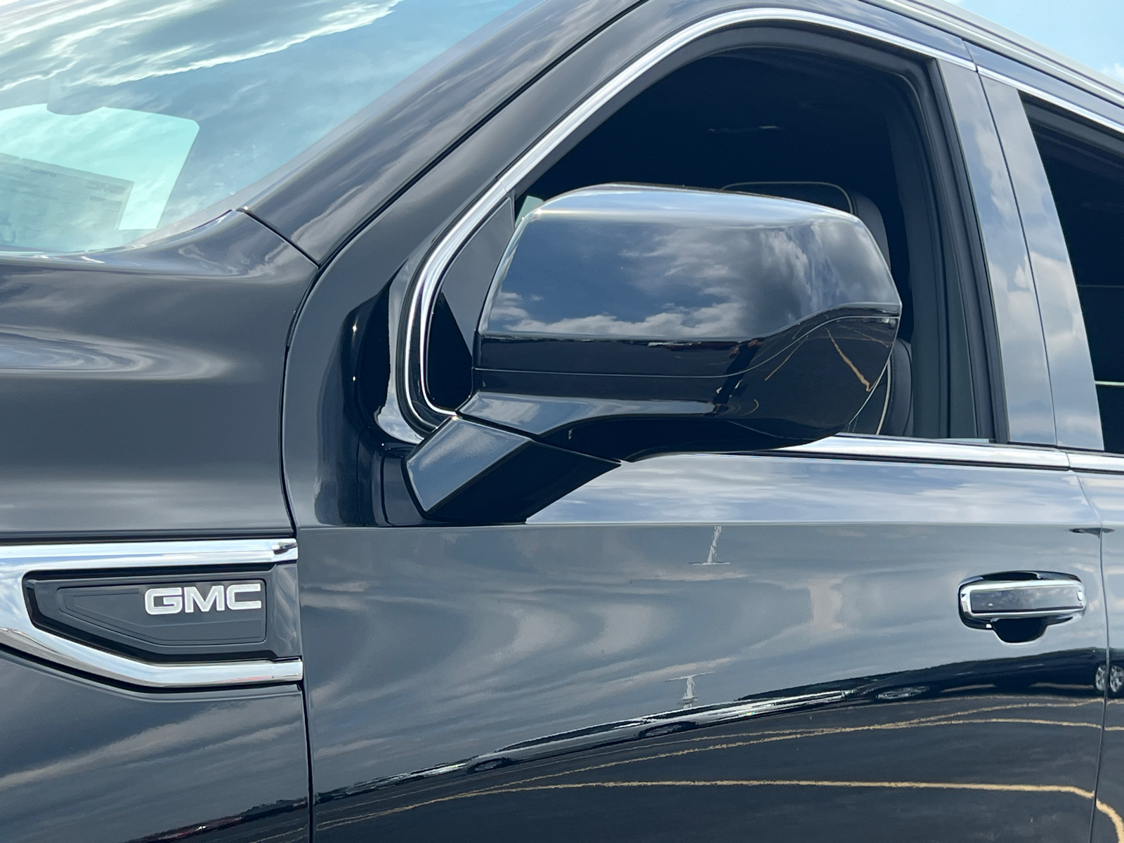 2024 GMC Yukon SLT 13