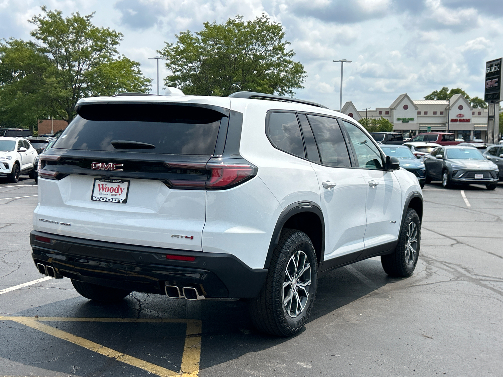 2024 GMC Acadia AT4 8