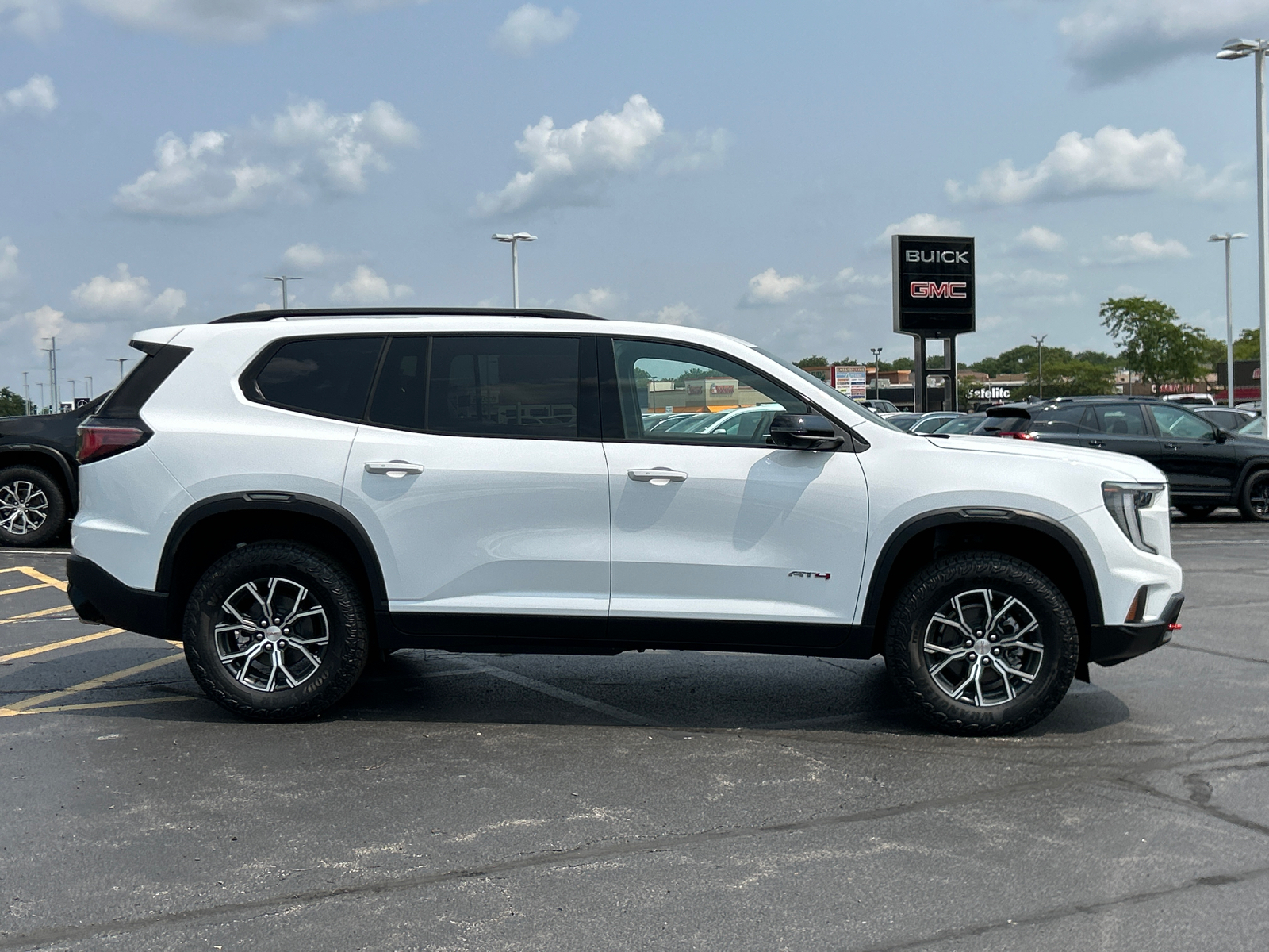 2024 GMC Acadia AT4 9