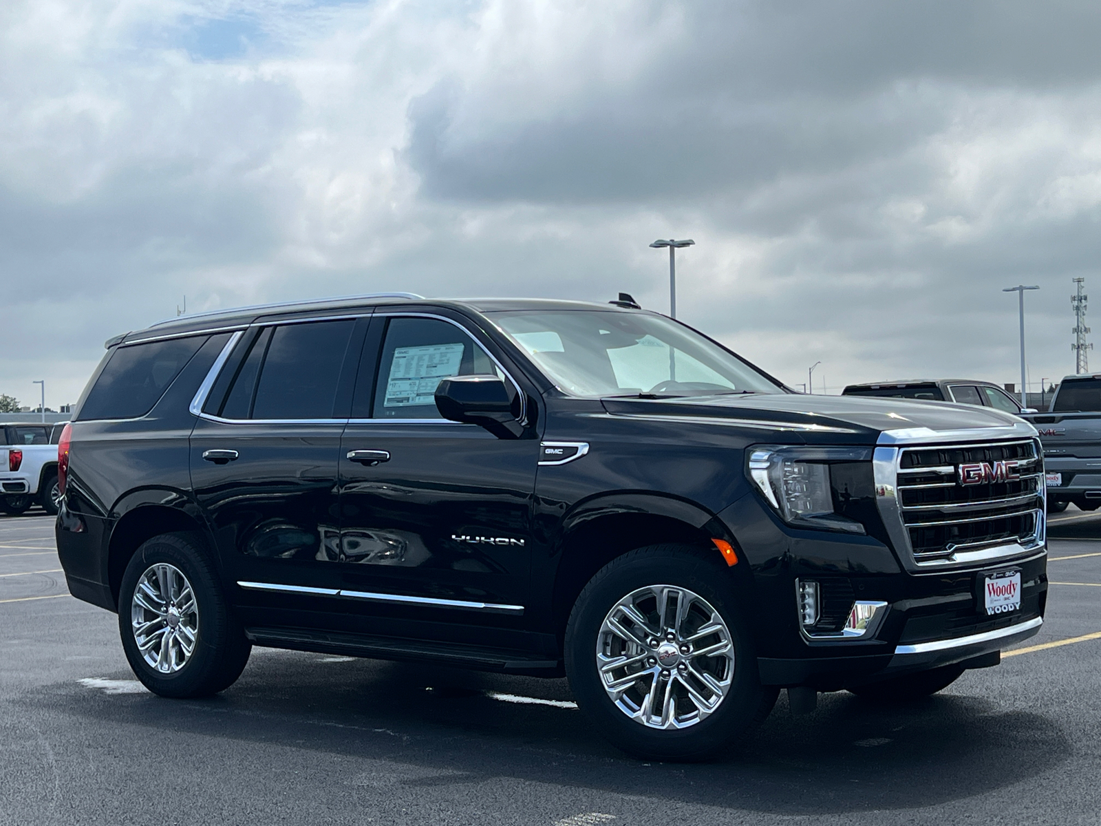 2024 GMC Yukon SLT 2