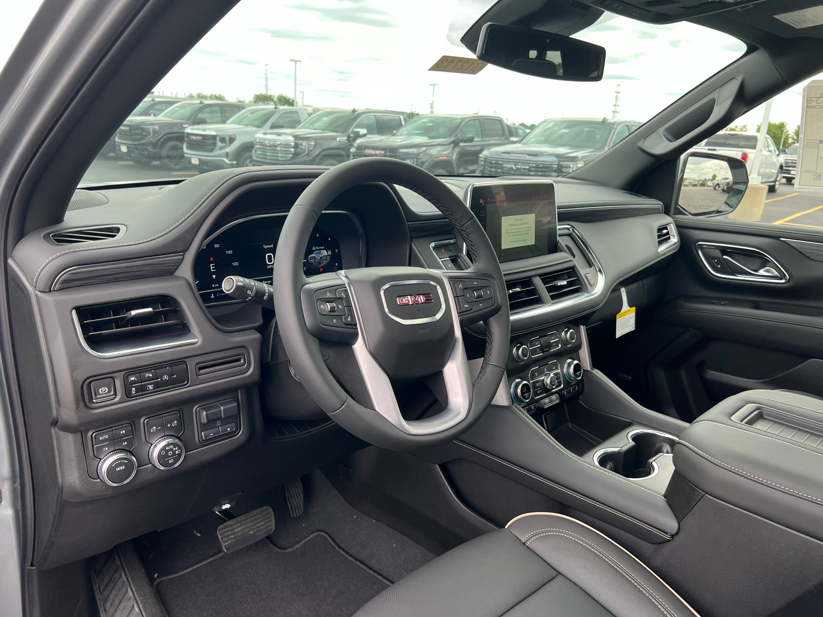 2024 GMC Yukon XL SLT 18