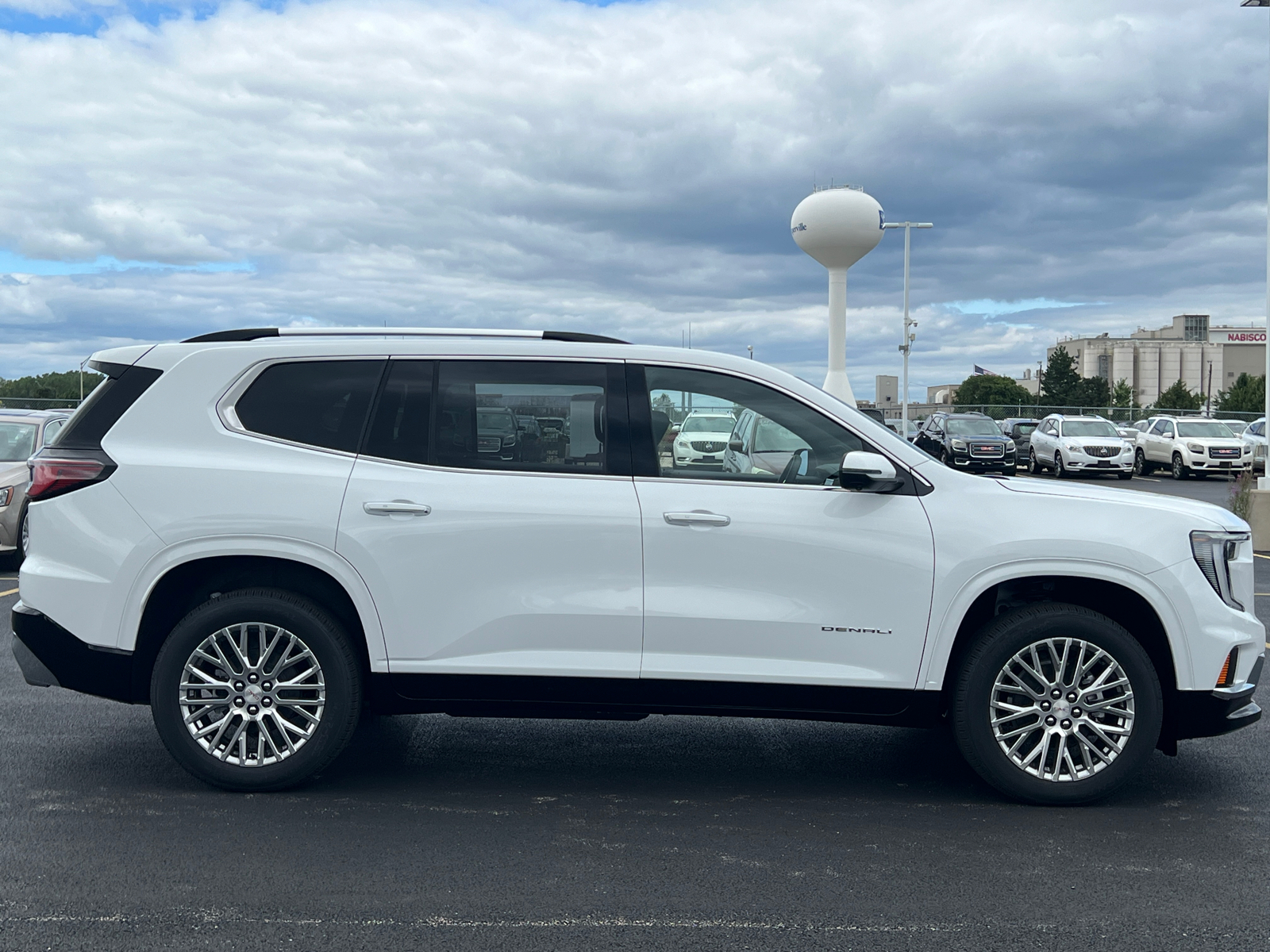 2024 GMC Acadia Denali 9