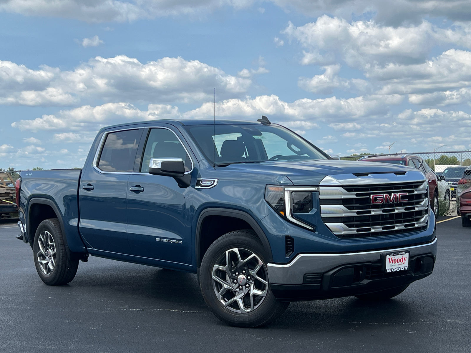 2024 GMC Sierra 1500 SLE 2