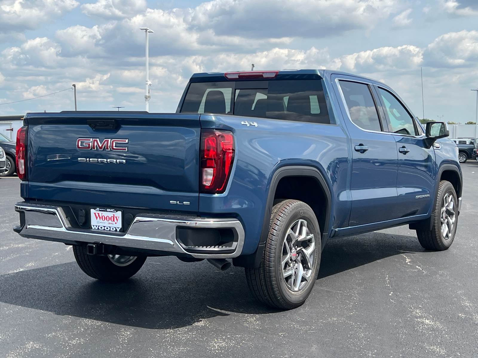 2024 GMC Sierra 1500 SLE 8