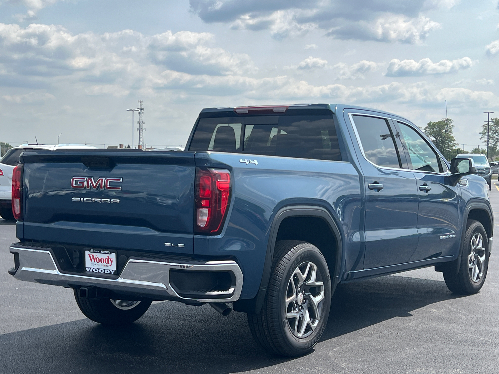 2024 GMC Sierra 1500 SLE 8