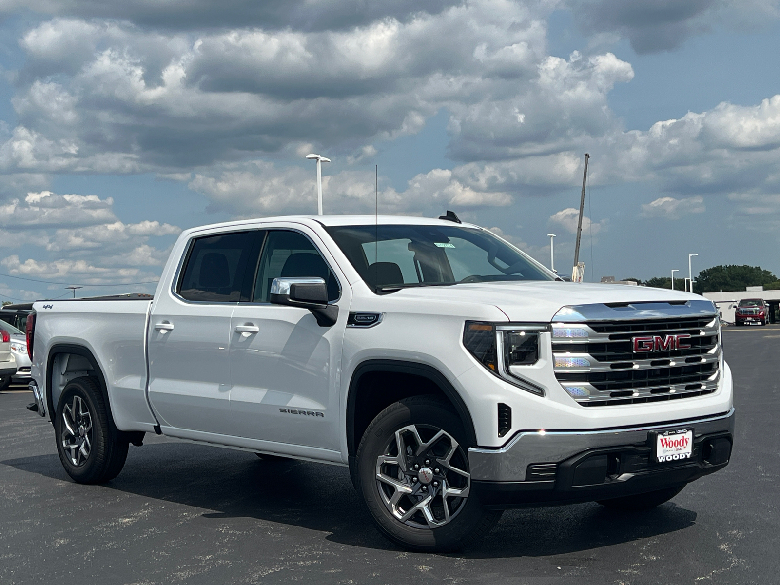 2024 GMC Sierra 1500 SLE 2