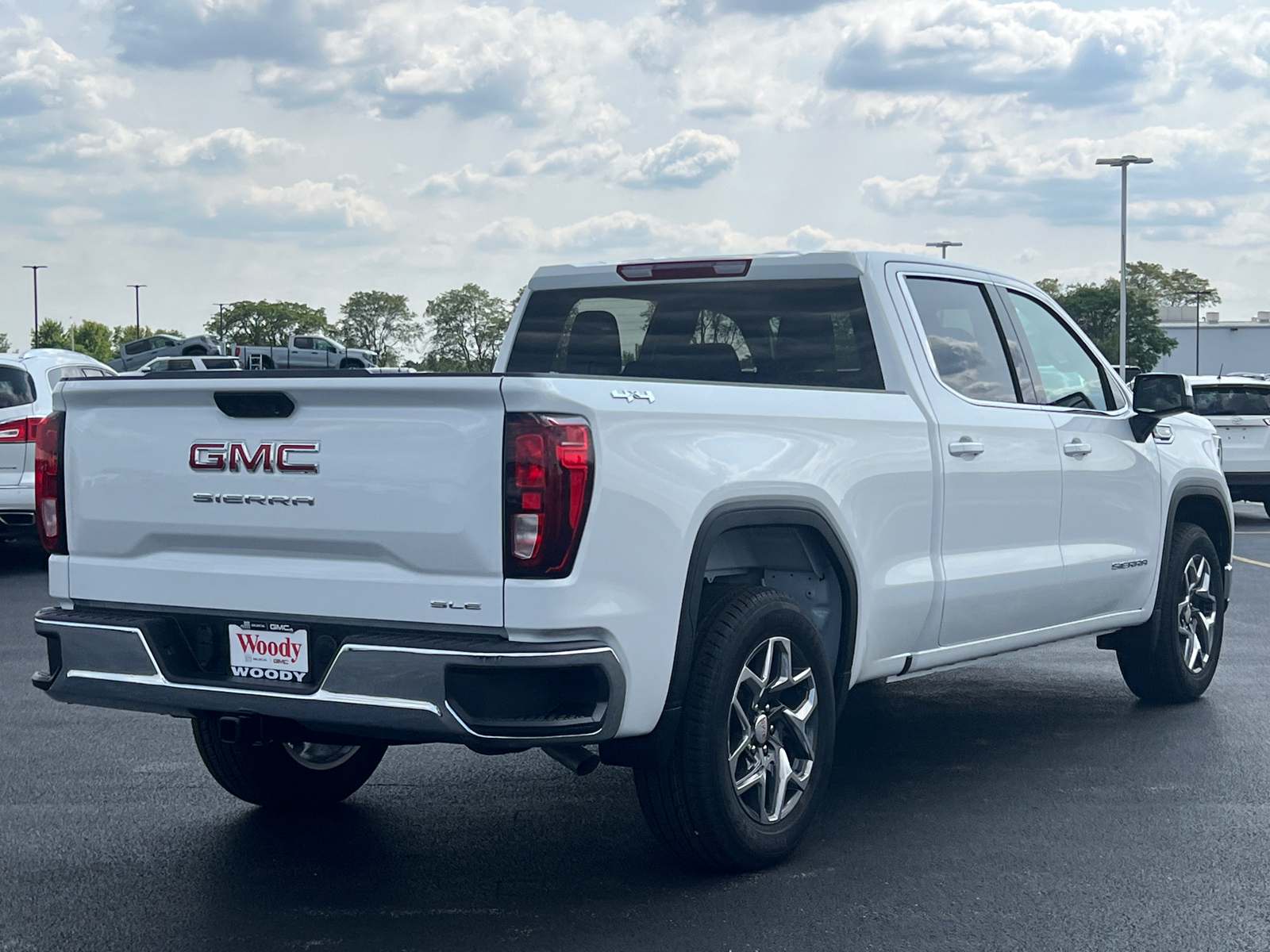 2024 GMC Sierra 1500 SLE 8