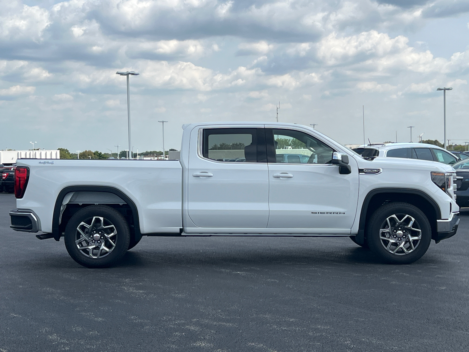 2024 GMC Sierra 1500 SLE 9