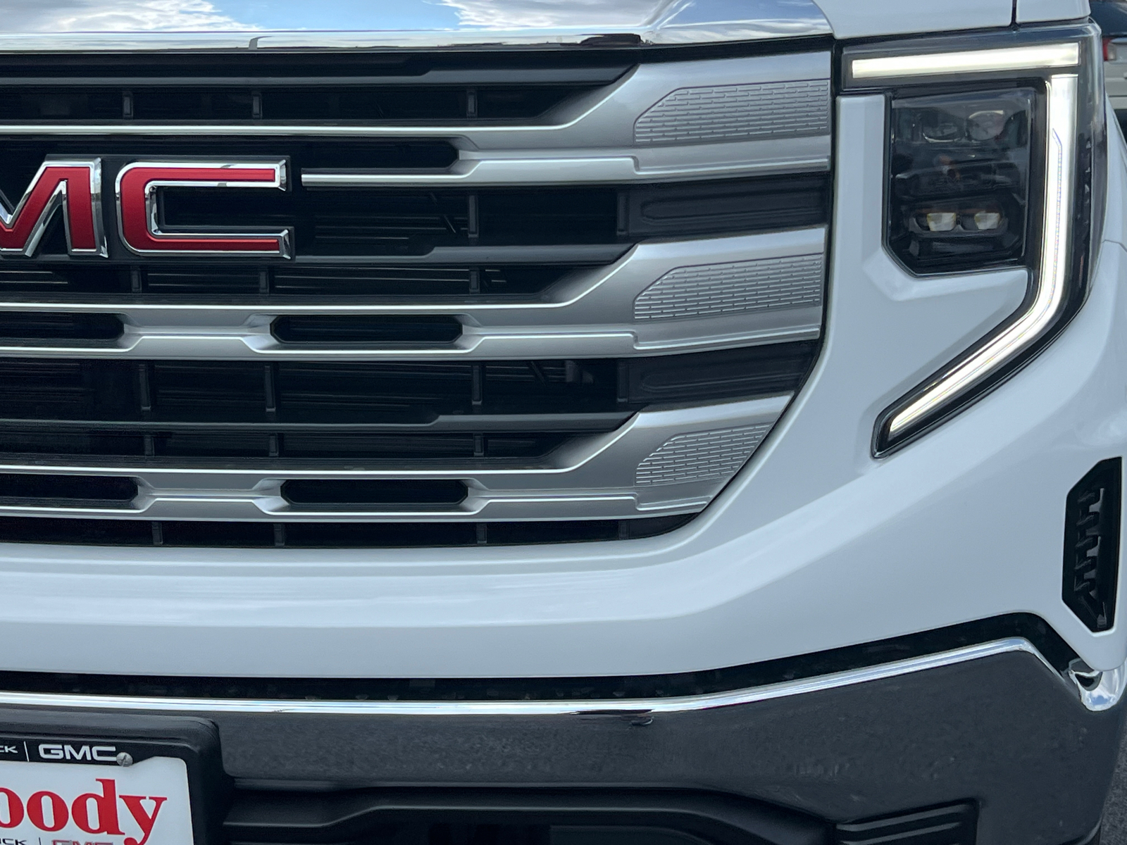 2024 GMC Sierra 1500 SLE 11