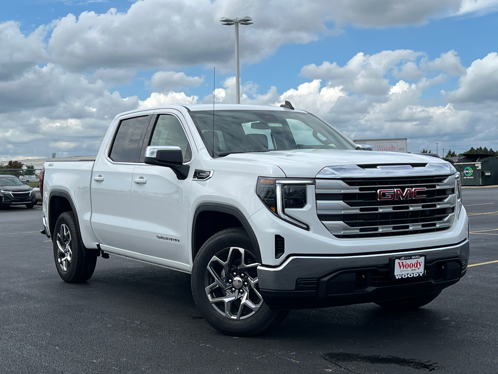 2024 GMC Sierra 1500 SLE 2