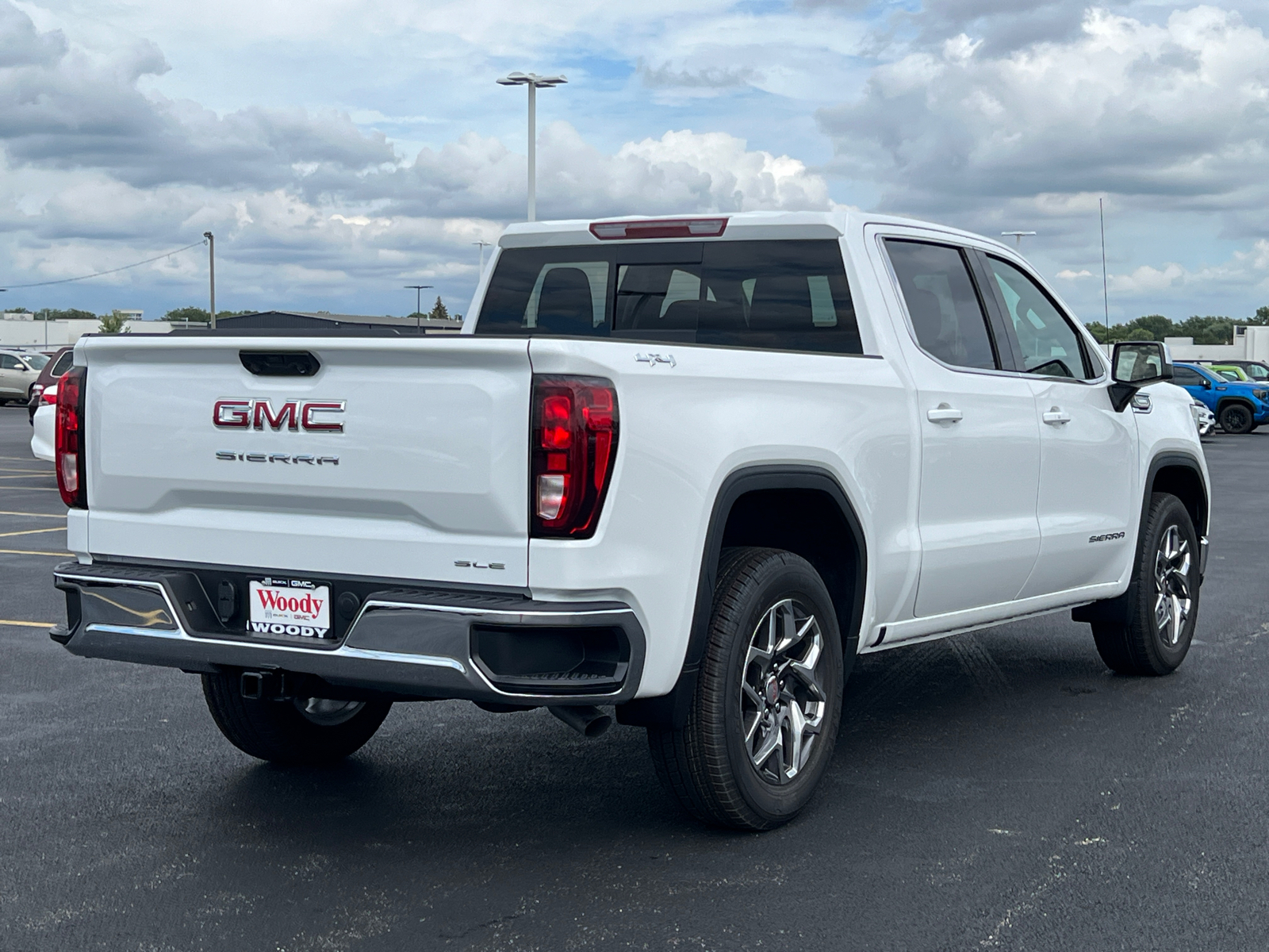 2024 GMC Sierra 1500 SLE 8