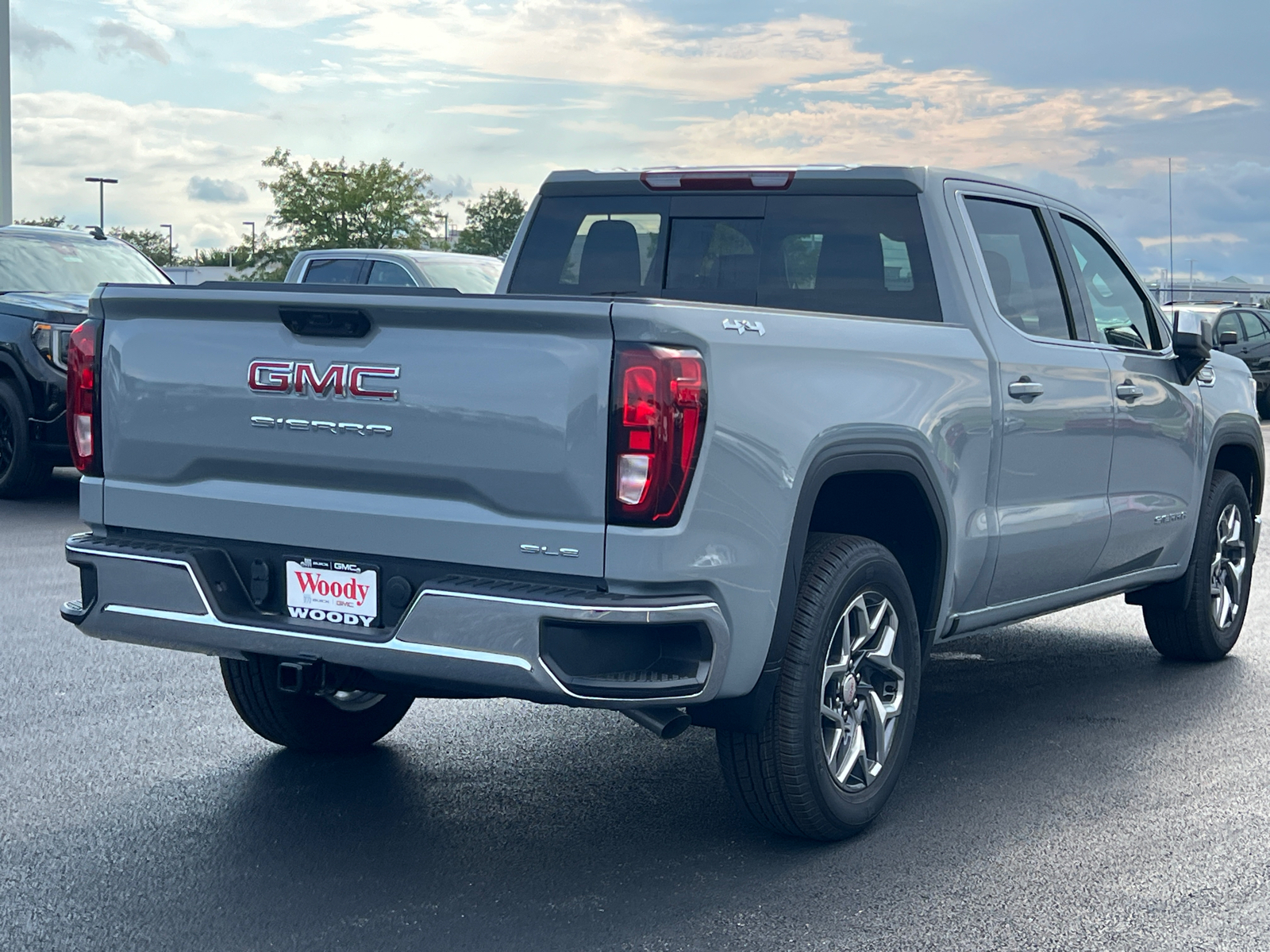 2024 GMC Sierra 1500 SLE 8