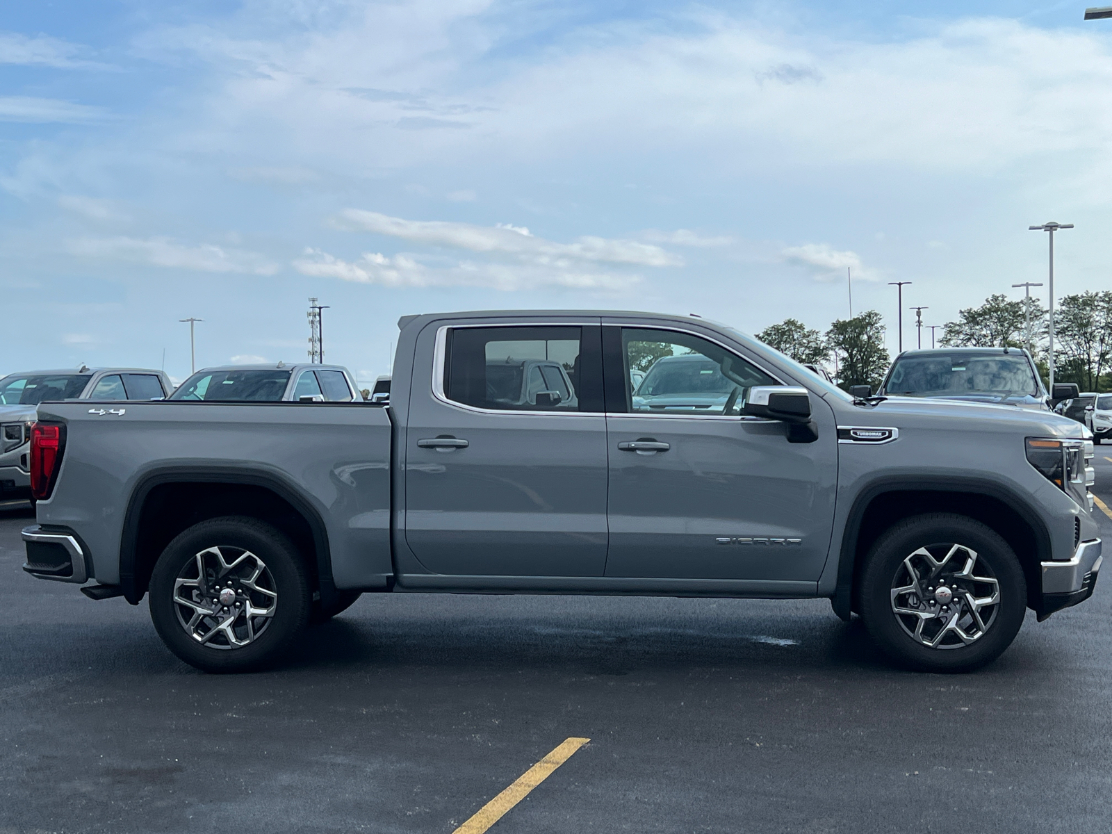 2024 GMC Sierra 1500 SLE 9