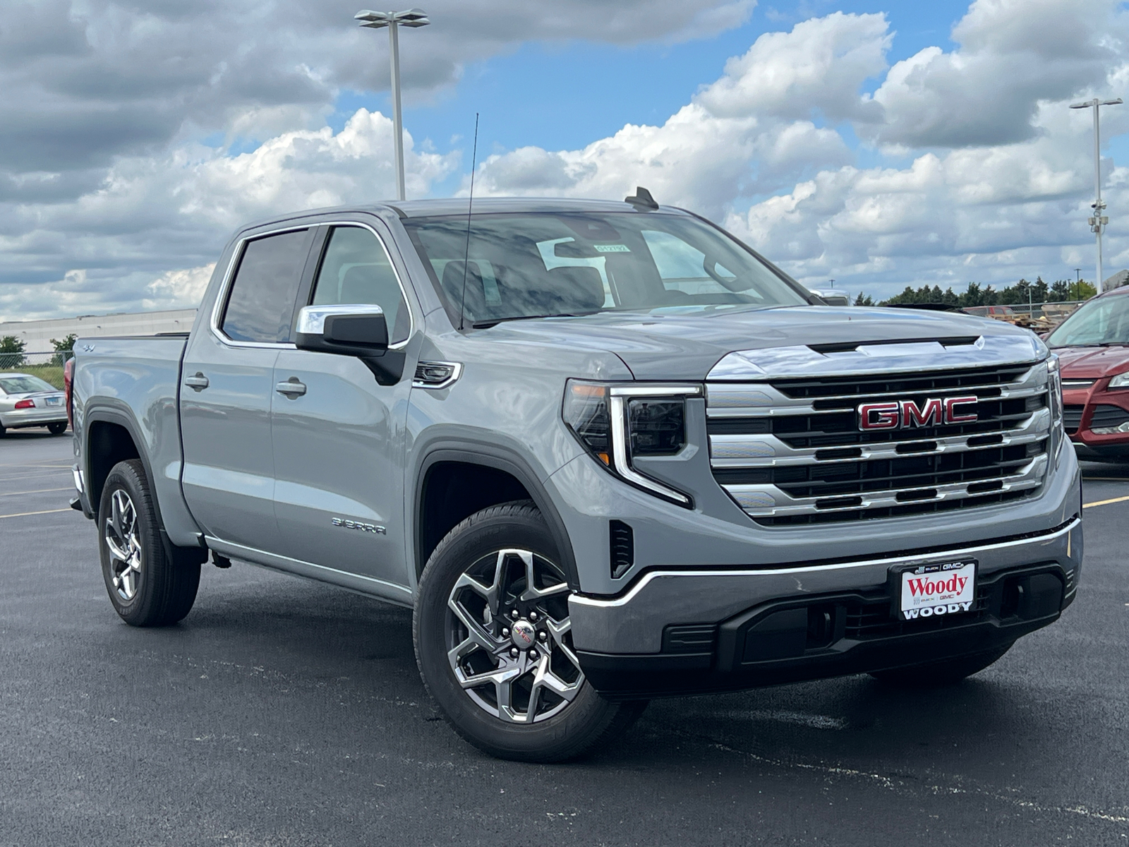 2024 GMC Sierra 1500 SLE 2