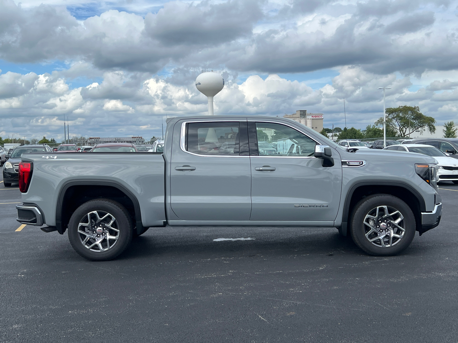 2024 GMC Sierra 1500 SLE 9