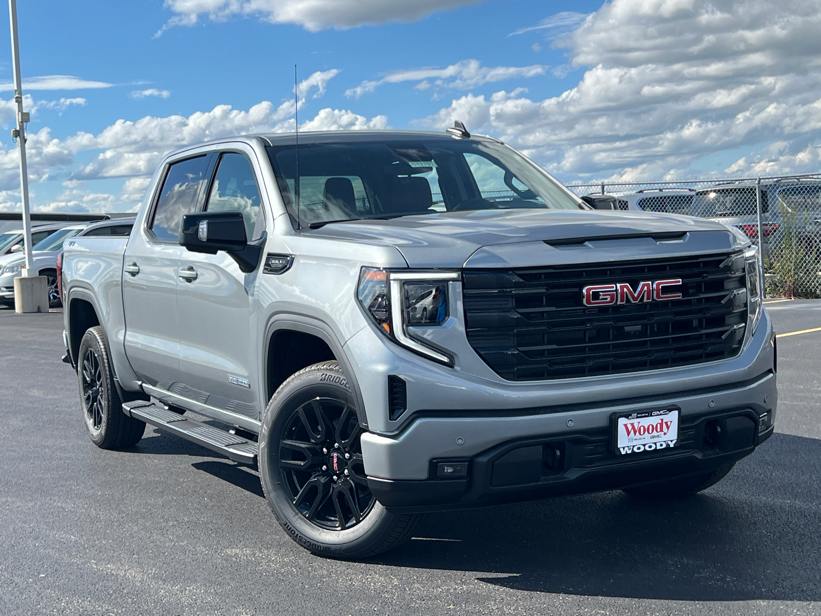 2024 GMC Sierra 1500 Elevation 2