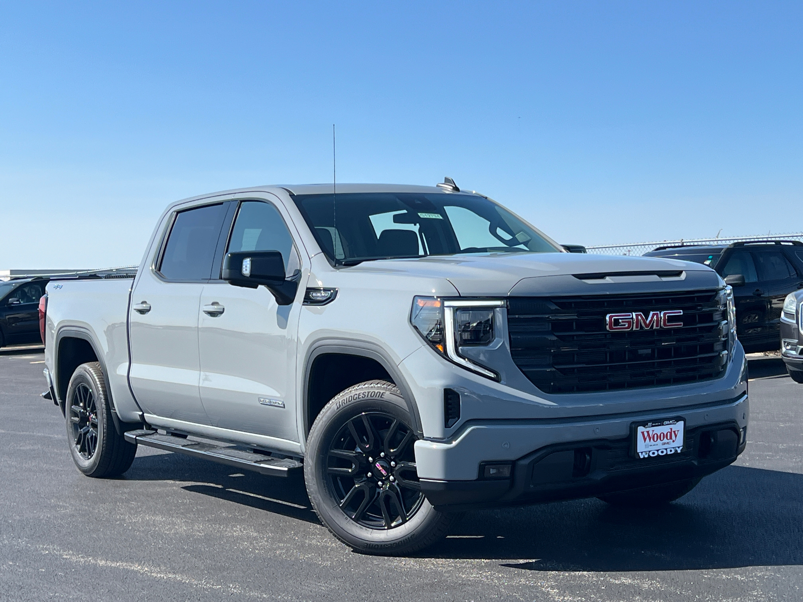 2024 GMC Sierra 1500 Elevation 2