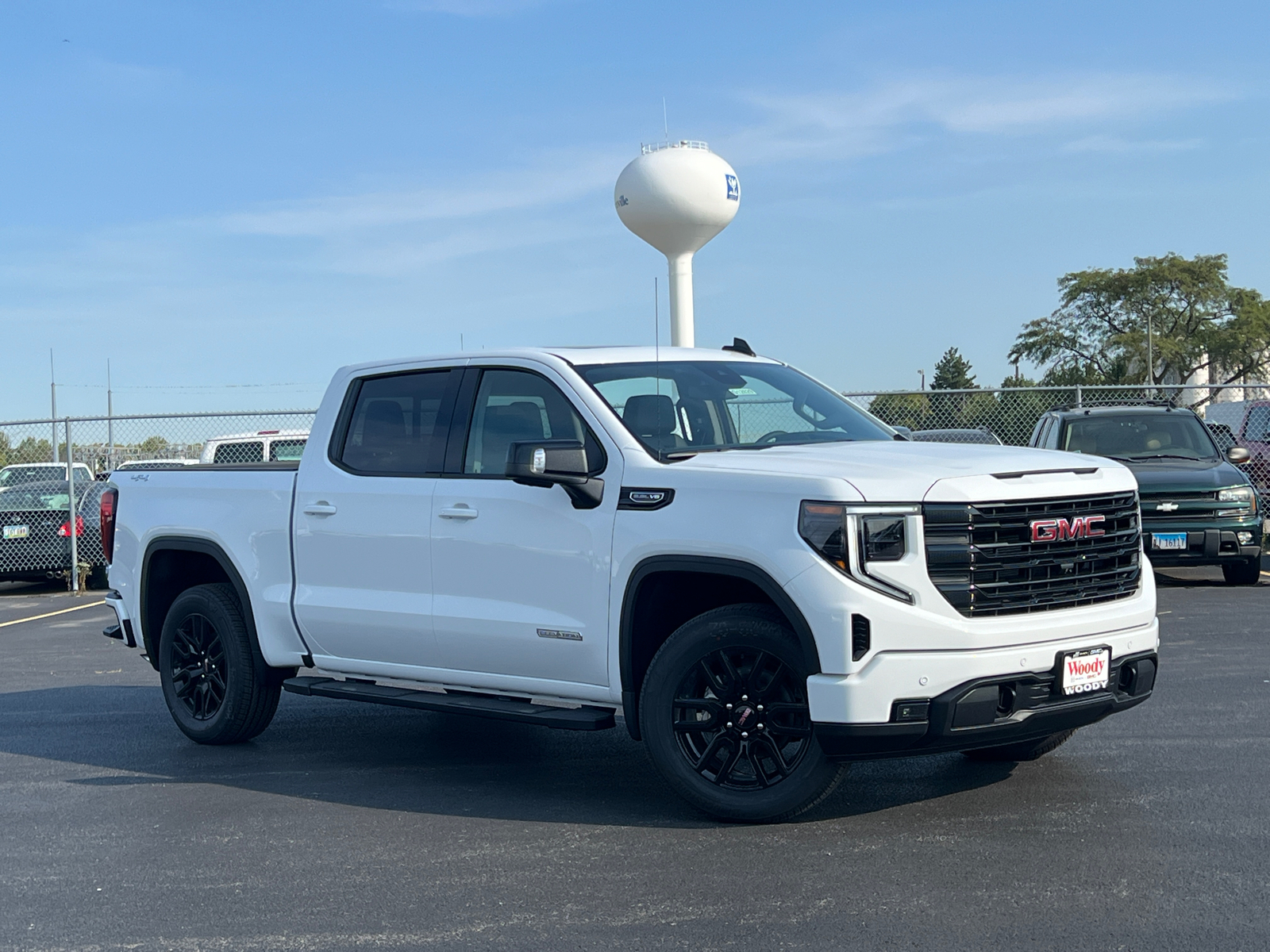 2024 GMC Sierra 1500 Elevation 2