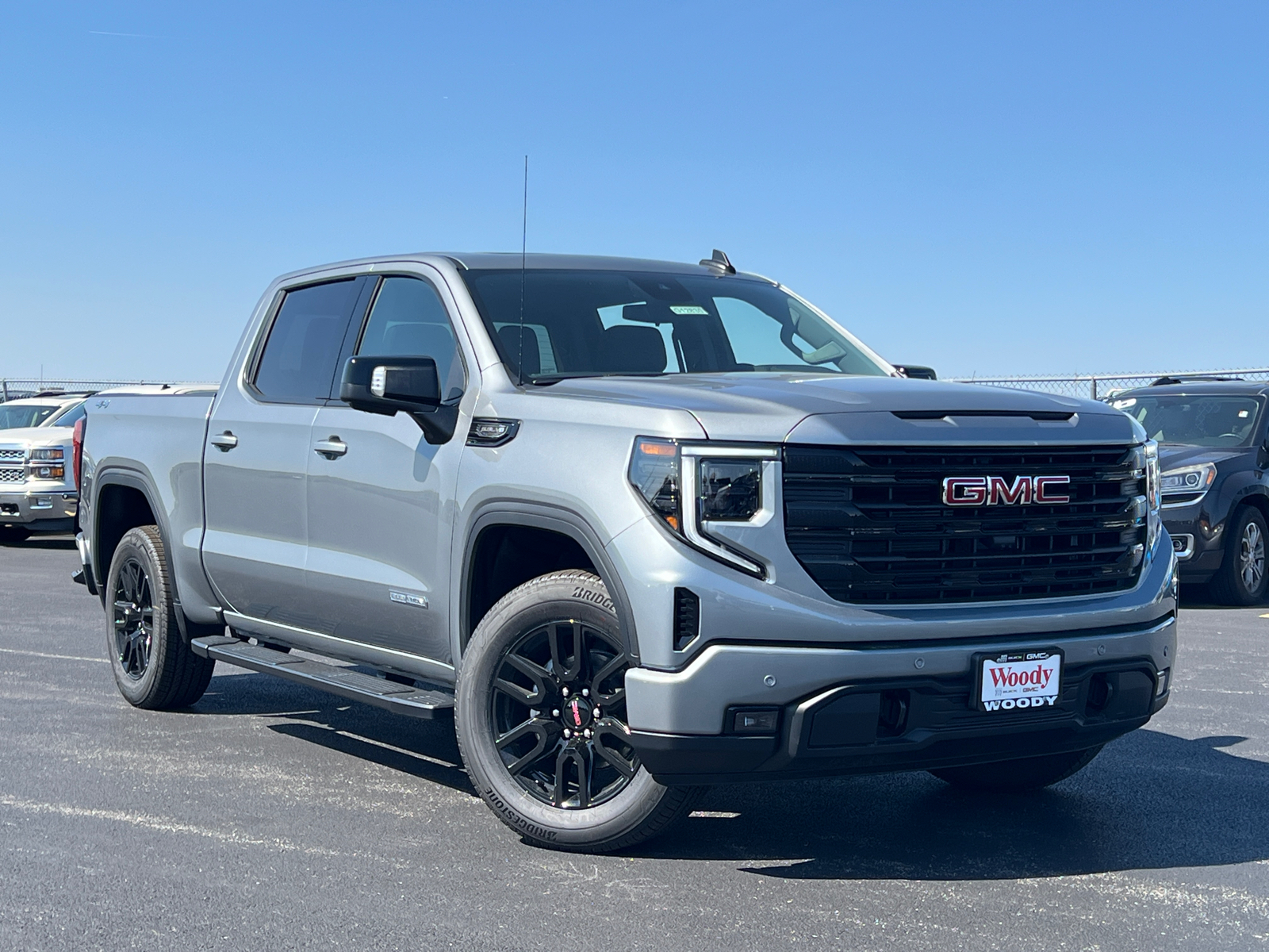 2024 GMC Sierra 1500 Elevation 2