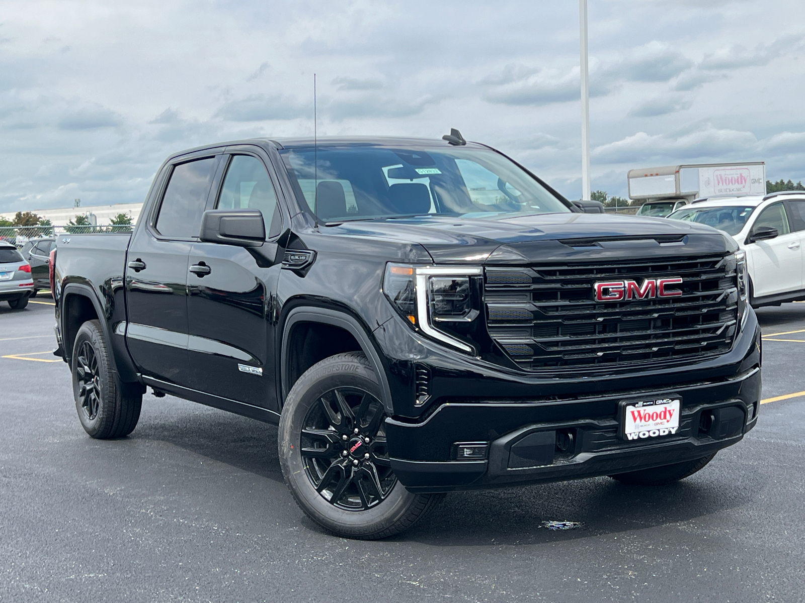 2024 GMC Sierra 1500 Elevation 2