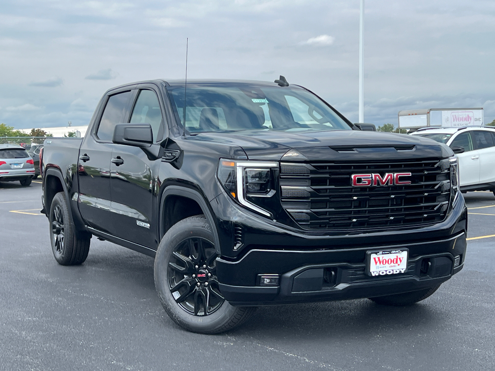 2024 GMC Sierra 1500 Elevation 2