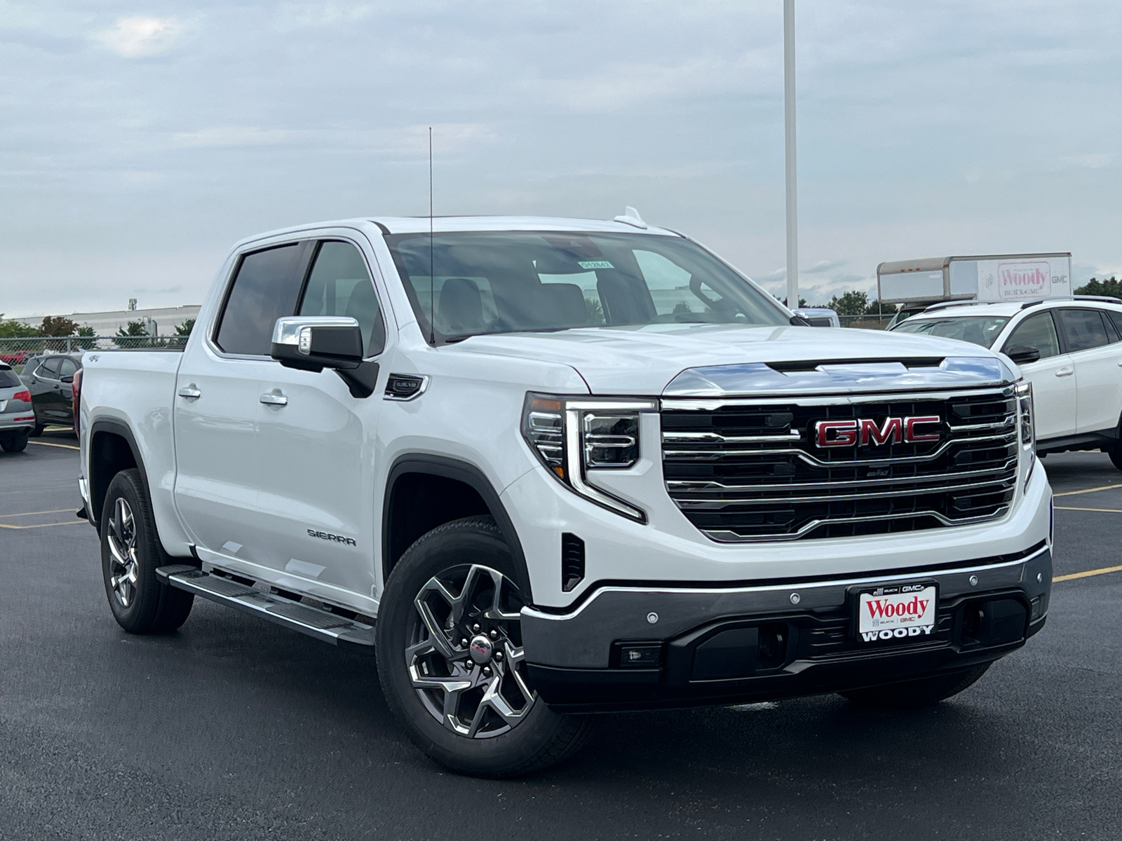 2024 GMC Sierra 1500 SLT 2