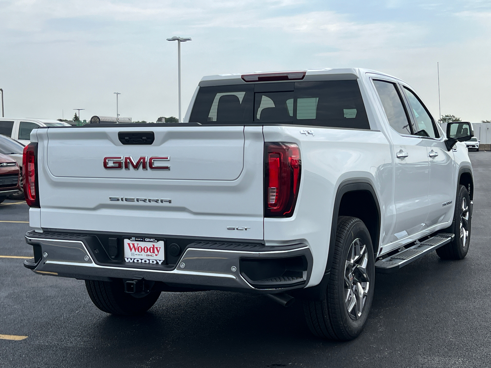 2024 GMC Sierra 1500 SLT 8