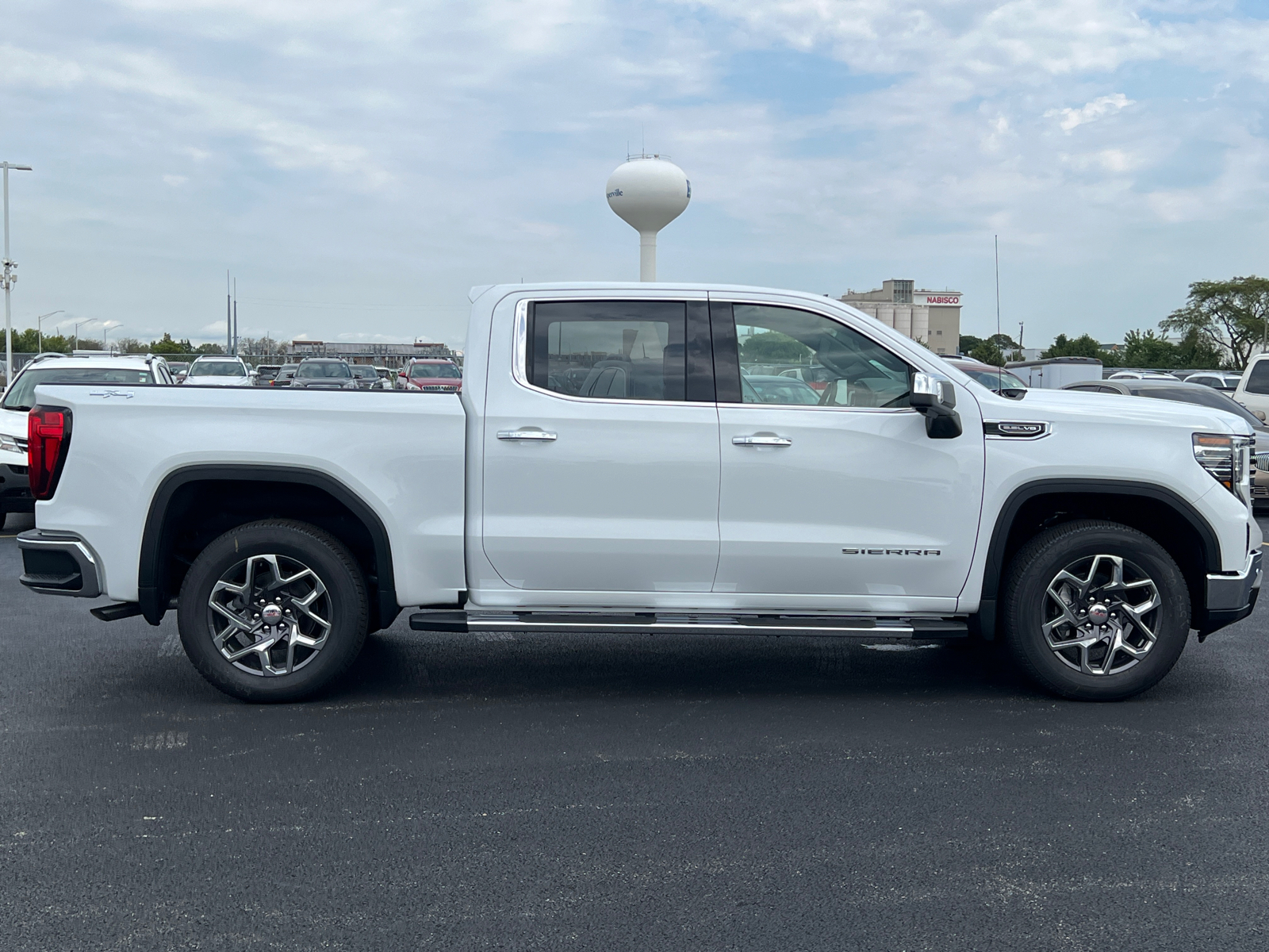 2024 GMC Sierra 1500 SLT 9