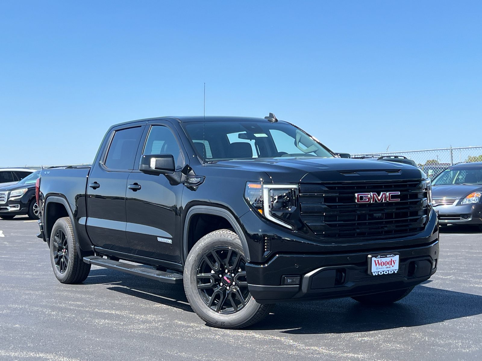 2024 GMC Sierra 1500 Elevation 2