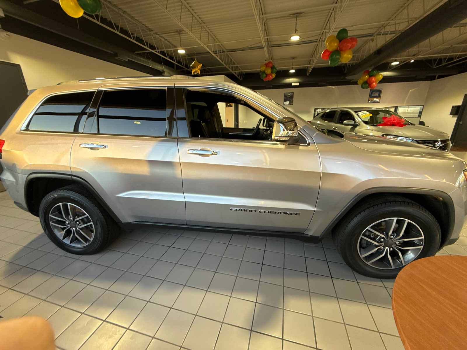 2019 Jeep Grand Cherokee Limited 9