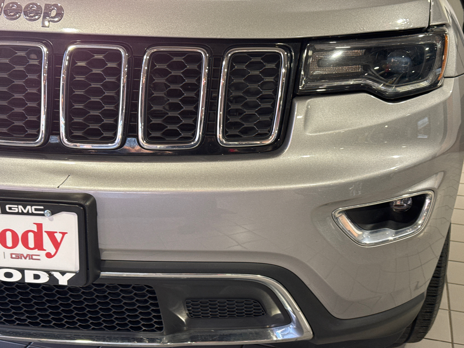 2019 Jeep Grand Cherokee Limited 10