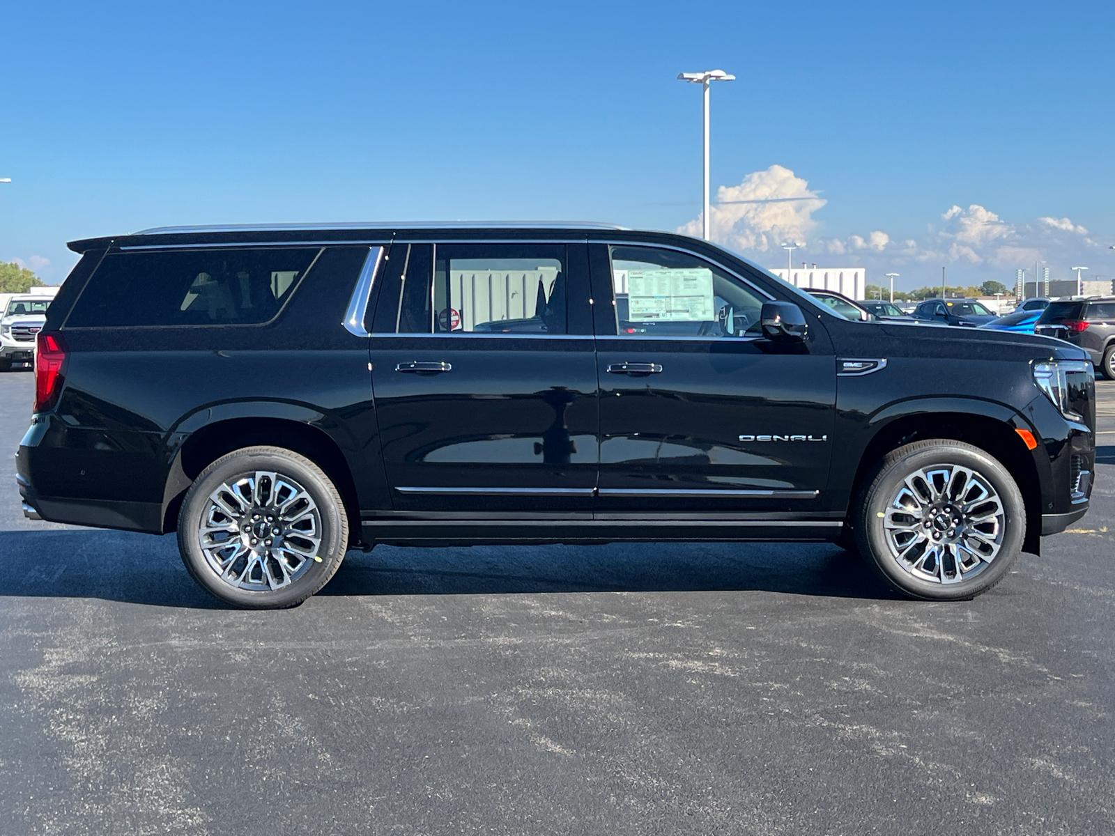 2024 GMC Yukon XL Denali Ultimate 9