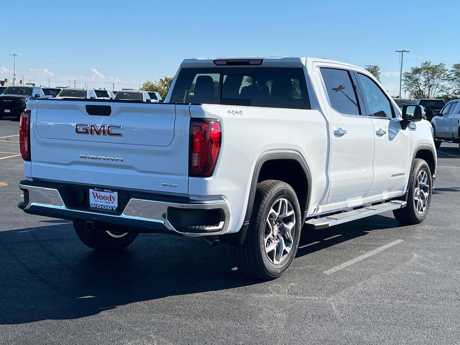 2025 GMC Sierra 1500 SLT 8