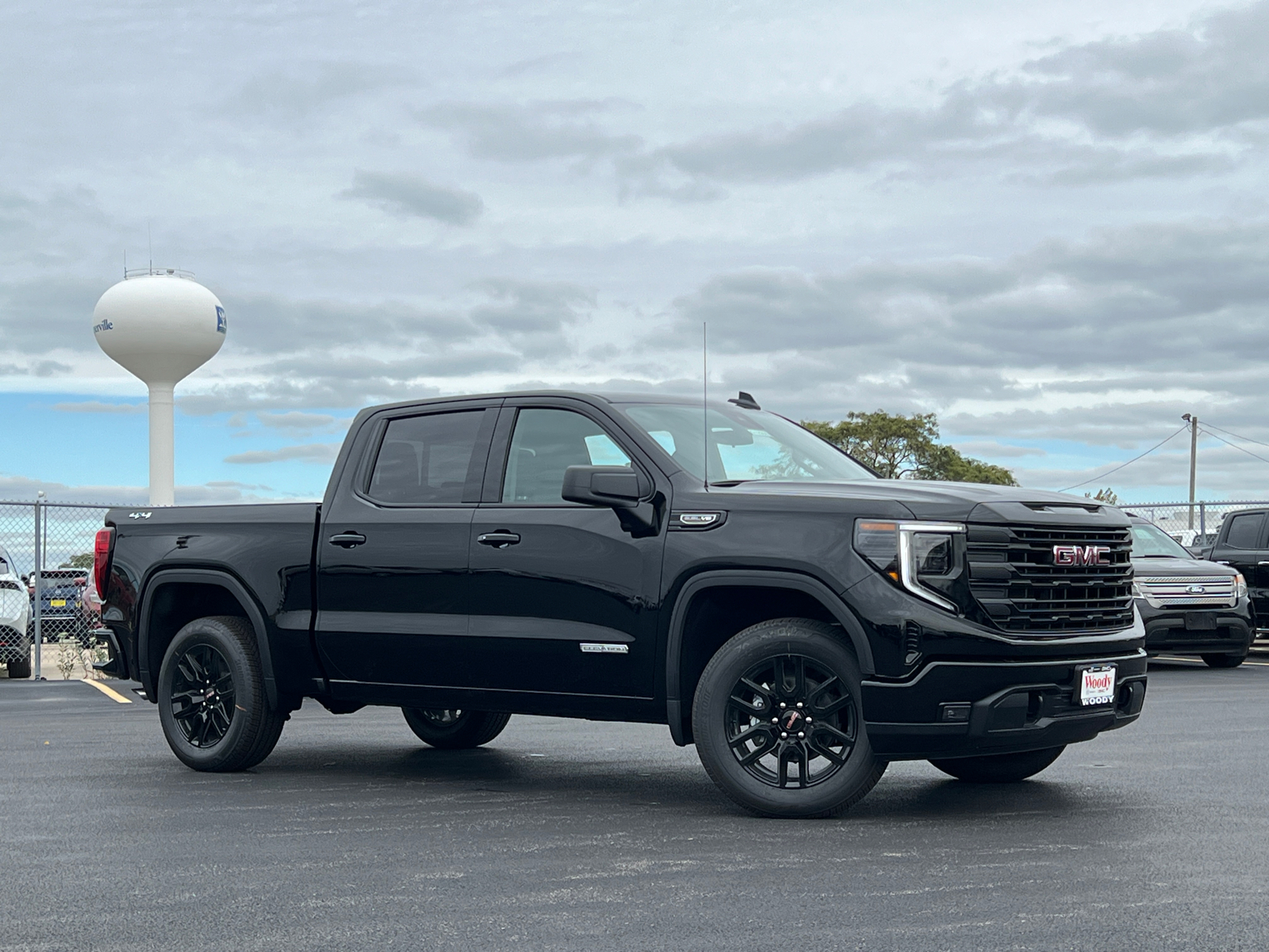 2024 GMC Sierra 1500 Elevation 2