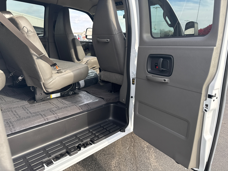 2025 GMC Savana 3500 LT 25