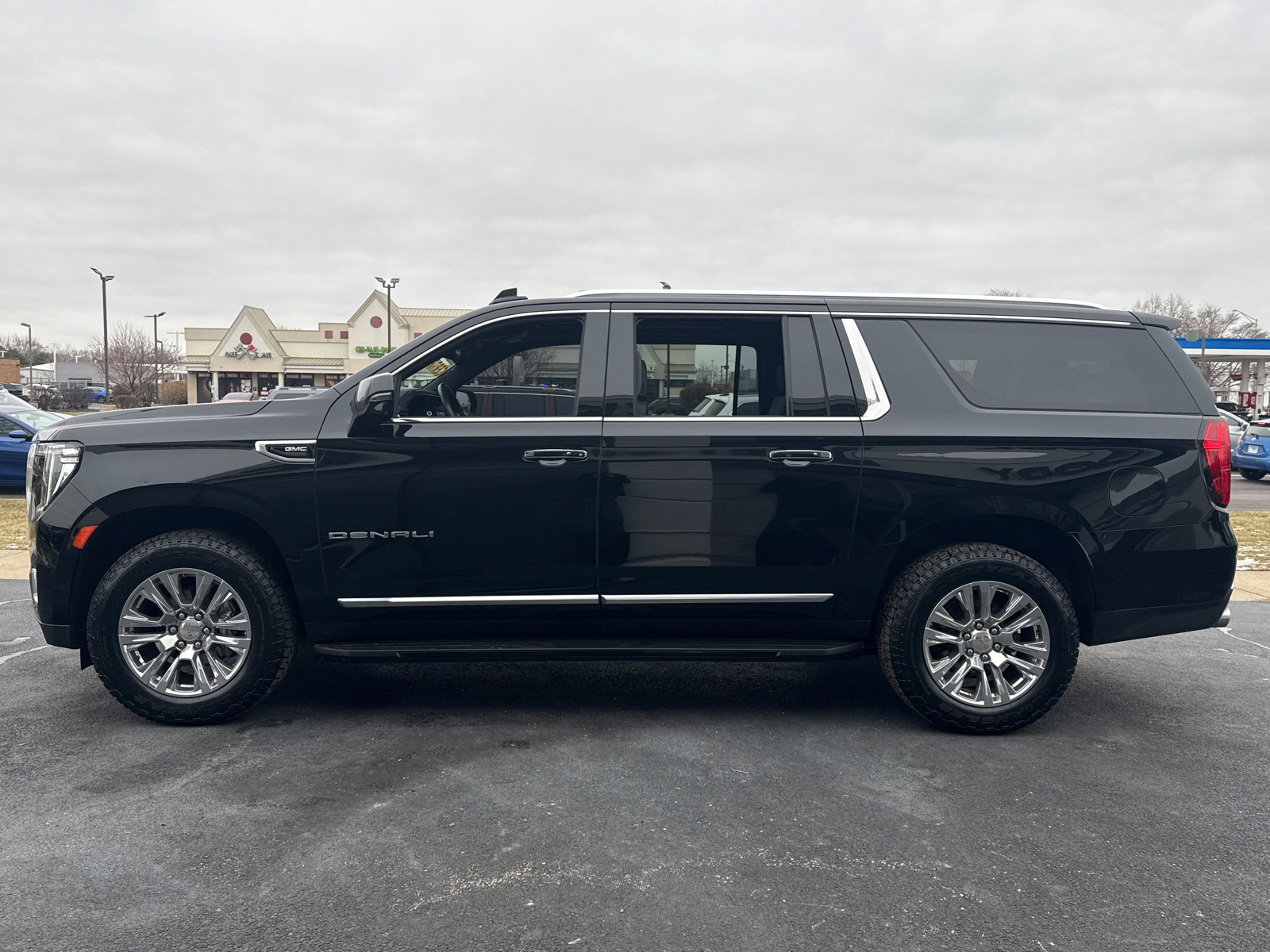 2022 GMC Yukon XL Denali 5