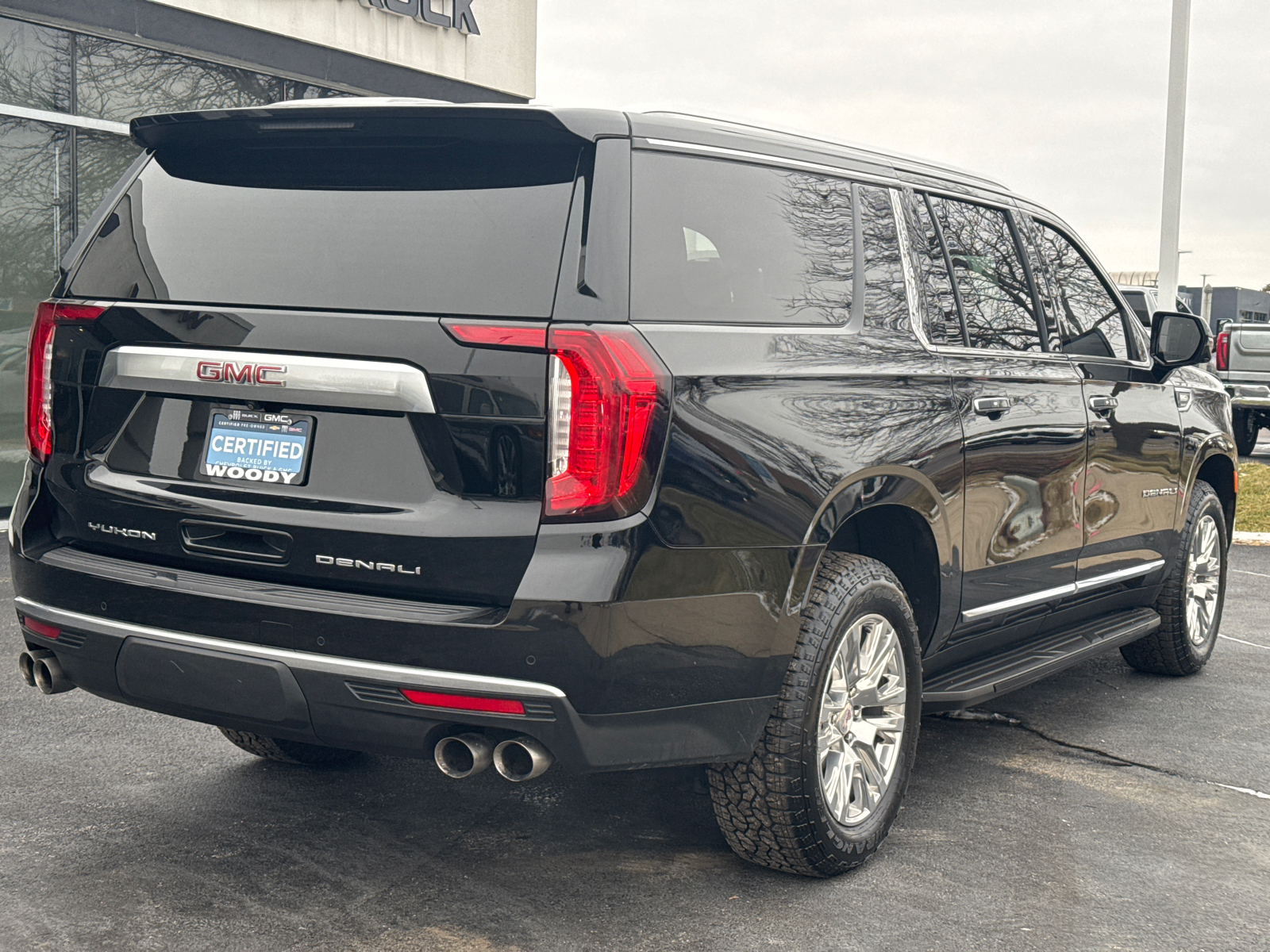 2022 GMC Yukon XL Denali 8