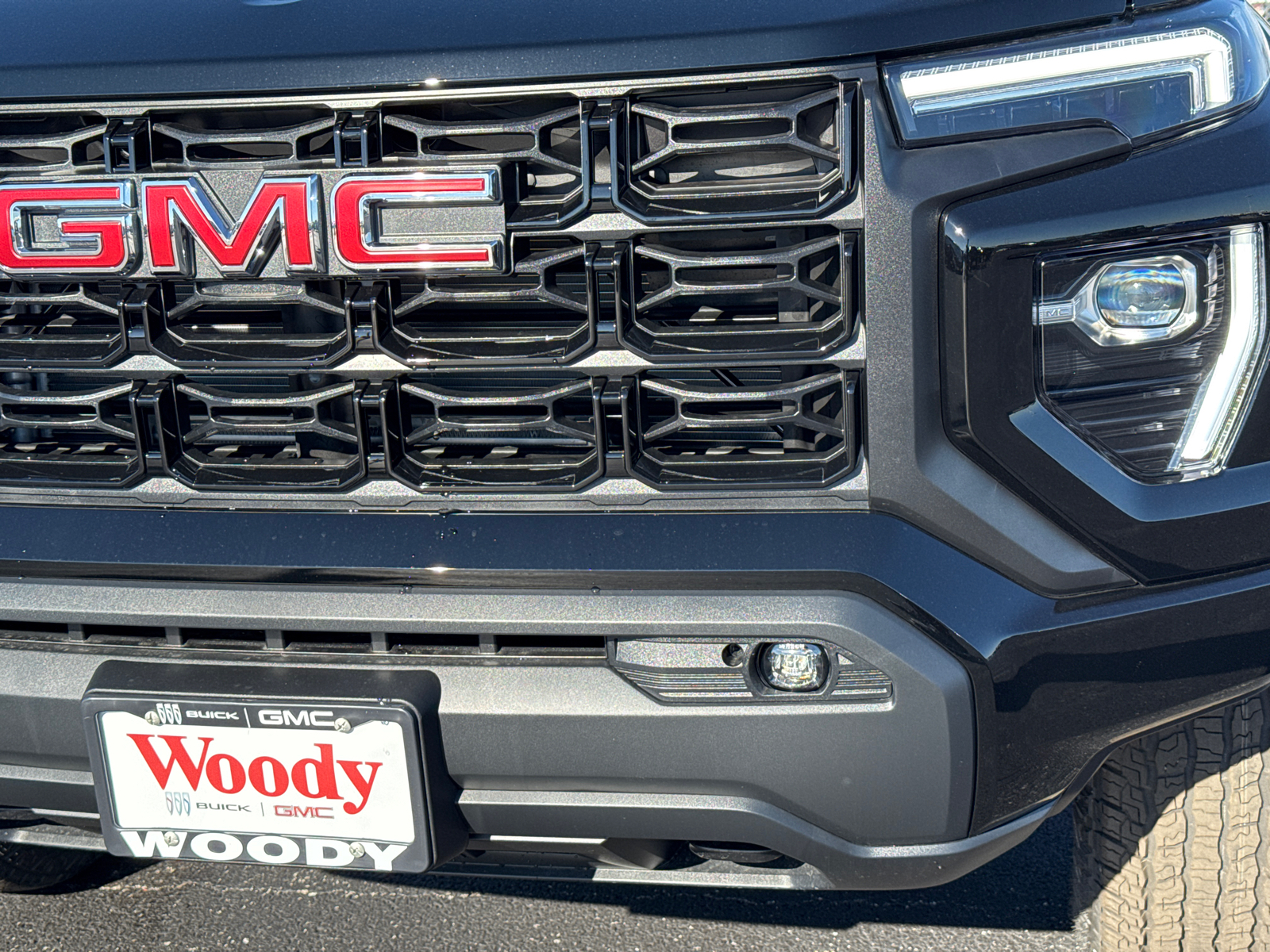 2024 GMC Canyon Elevation 11